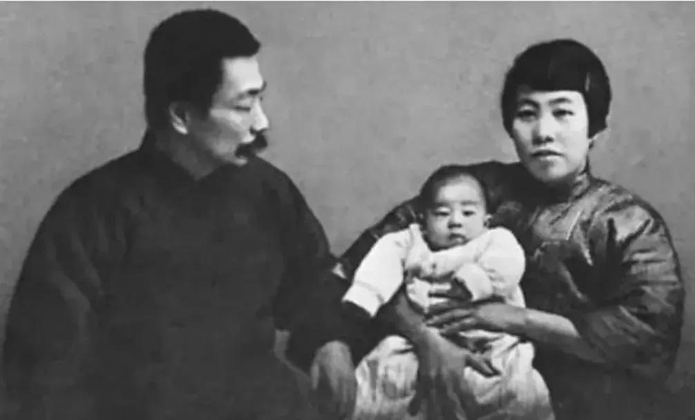1941年，日军军官看着满身伤痕的许广平吼道：“把她衣服扒下来！”此时，正值寒冬