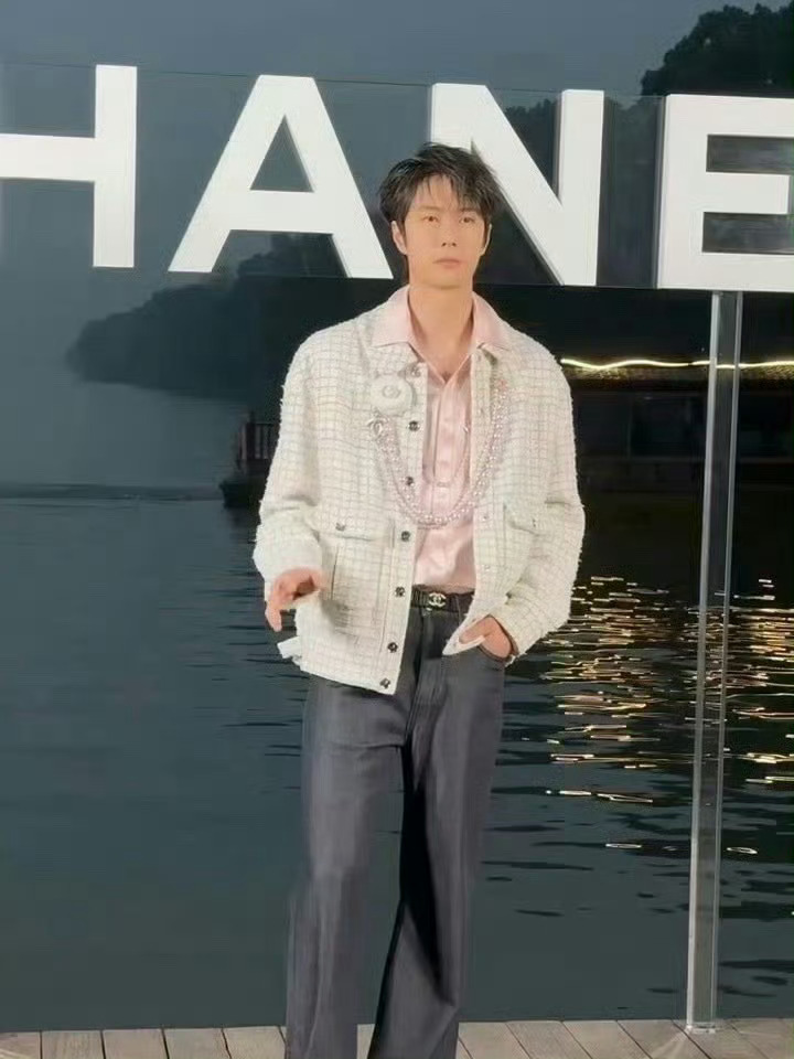 王一博香奈儿大秀生图状态，评价一下 