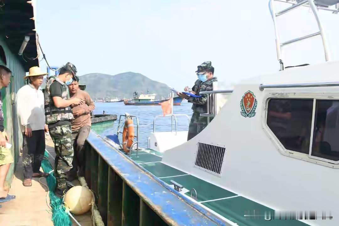 日本和菲律宾近期悄悄启动了所谓的海域划界谈判。让人无法接受的是，他们划界的范围，