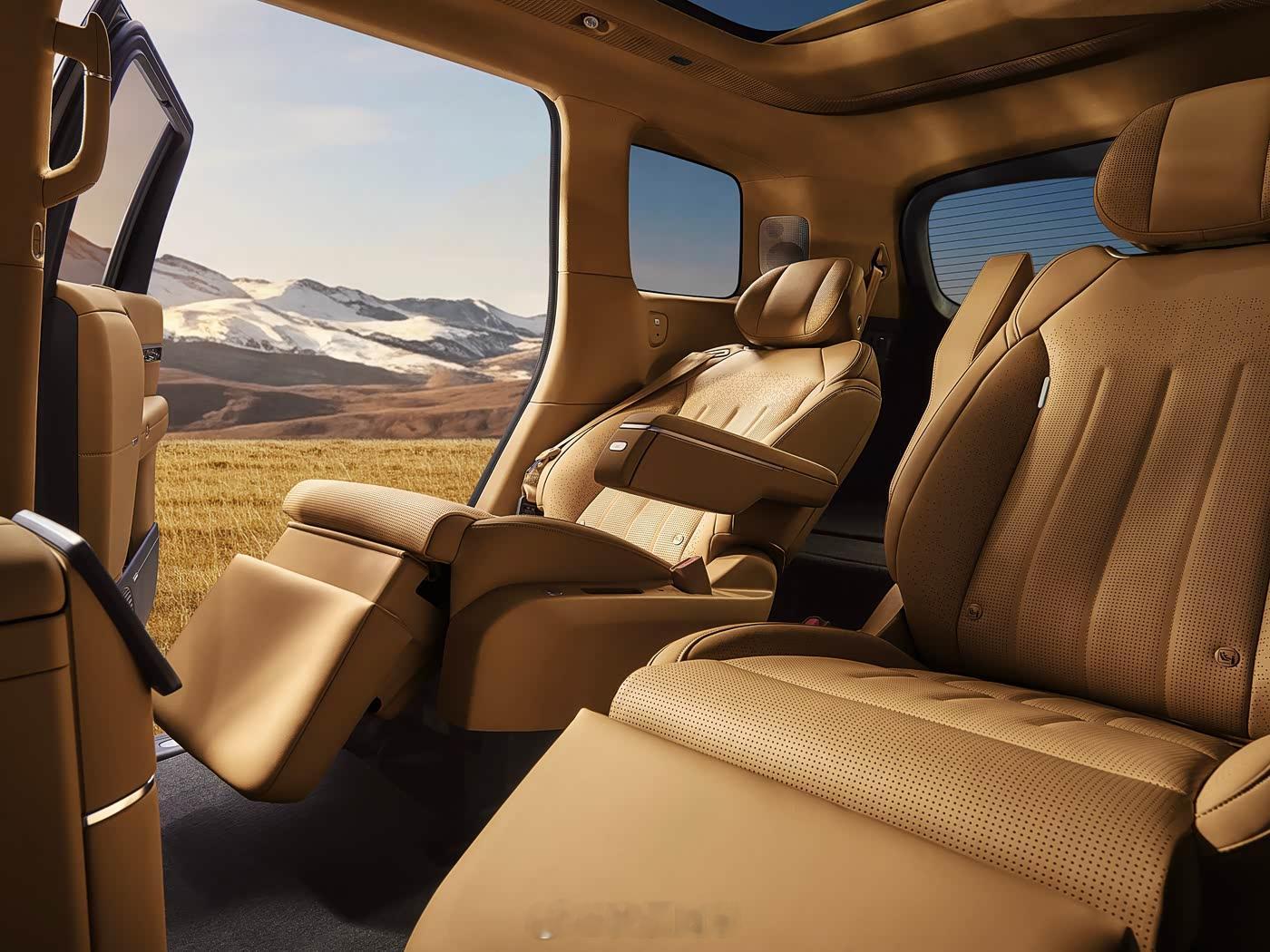 小鹏GX内饰官图来了，车我看过了，车内的质感做得很好。 