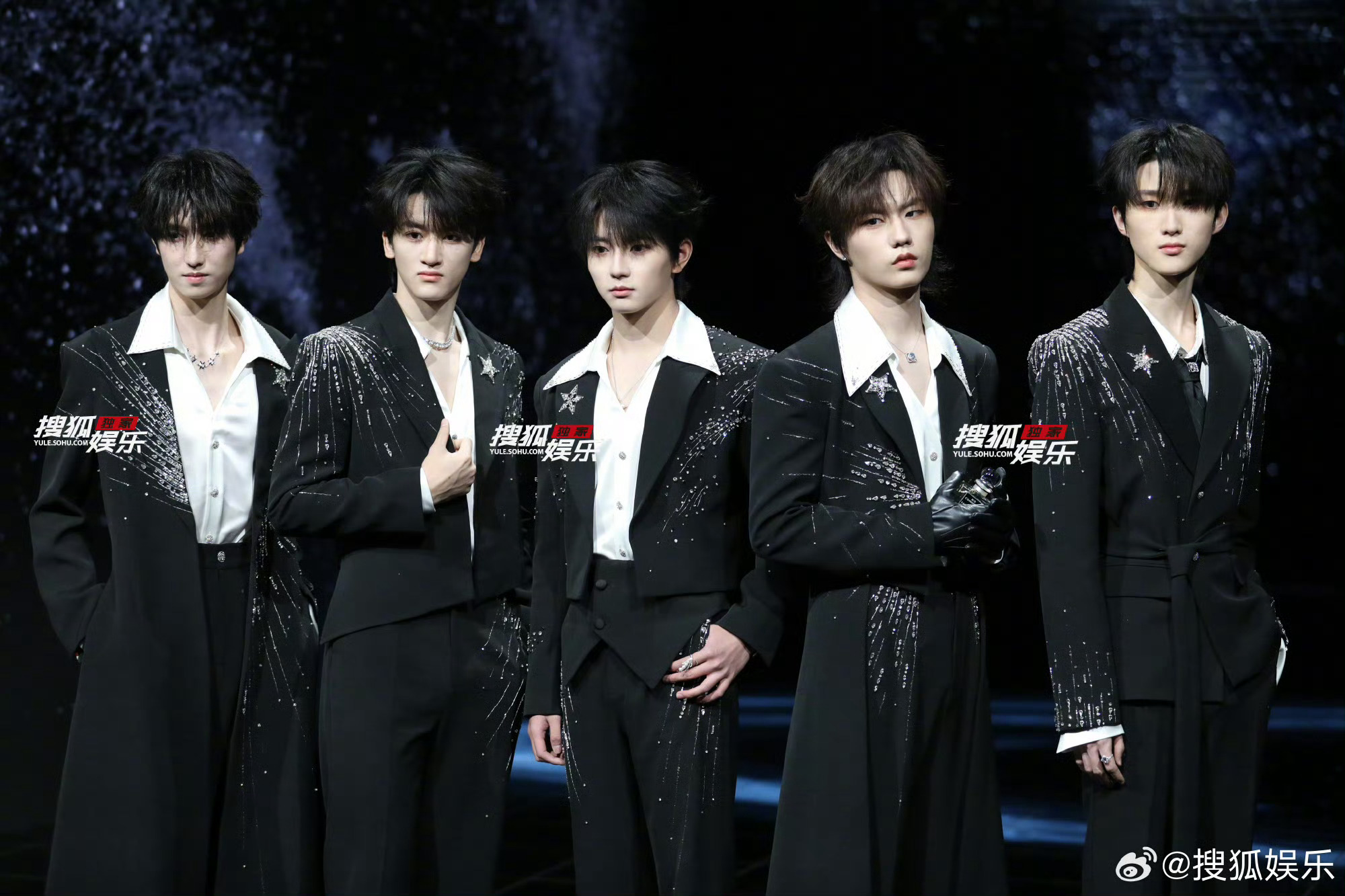 TFING微博之夜红毯生图🈶童禹坤〡邓佳鑫〡穆祉丞〡张子墨〡黄朔 