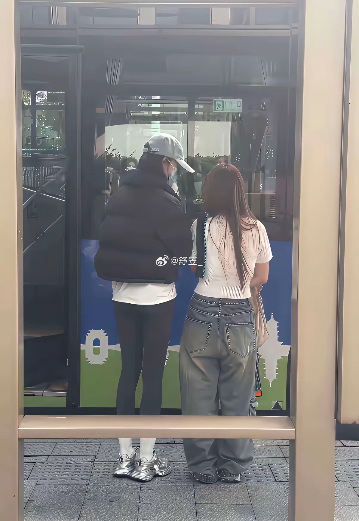这样一对比，矮个子还是穿瑜伽裤好看点 
