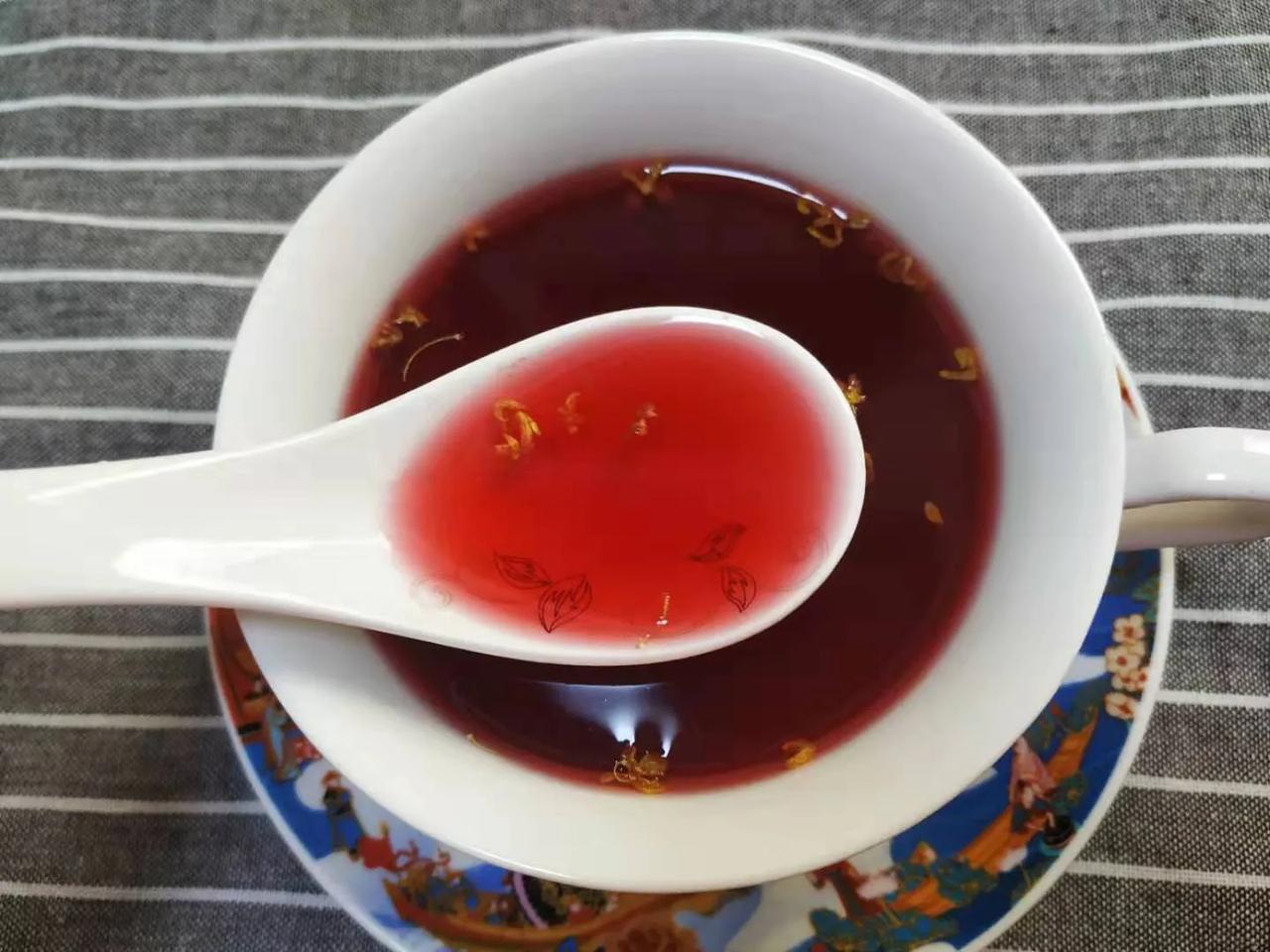 #常见的酸梅汤为何今年爆火#很早之前就知道自己熬酸梅汤简单好喝还没有添加，最近突