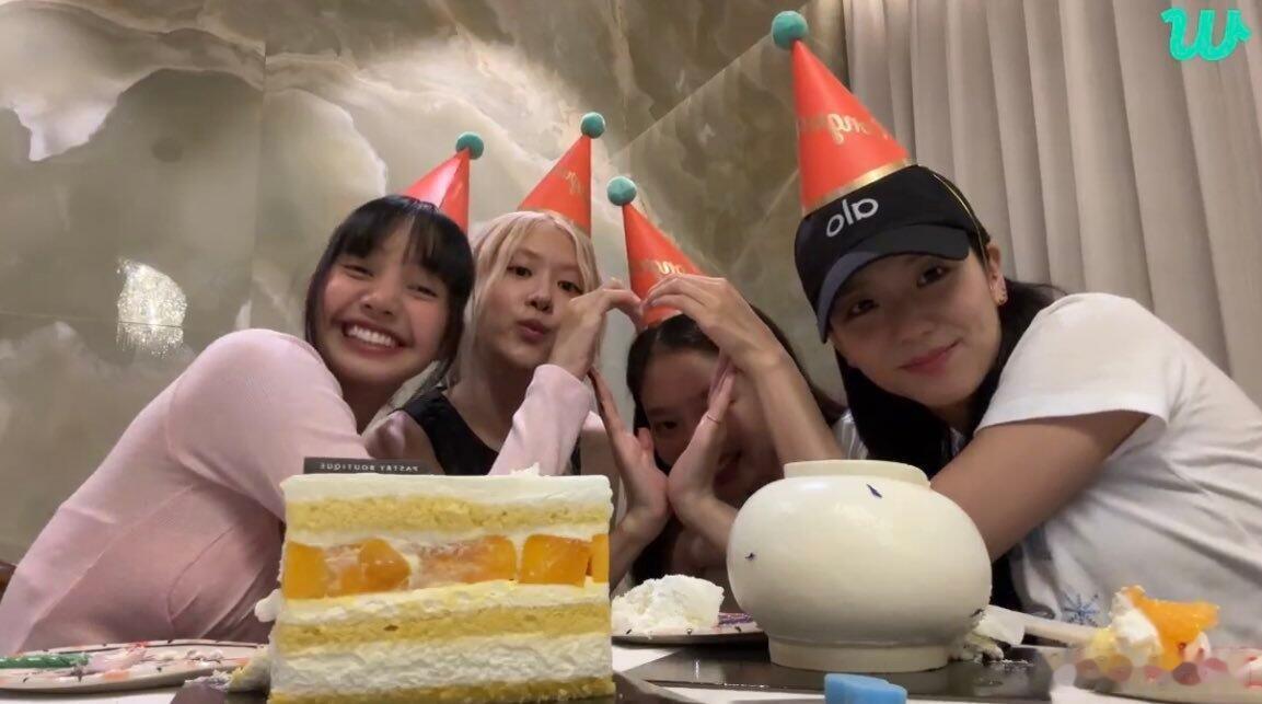 #BLACKPINK花式比心# 真的是特别好的四位小女孩，希望能一直好下去！#B