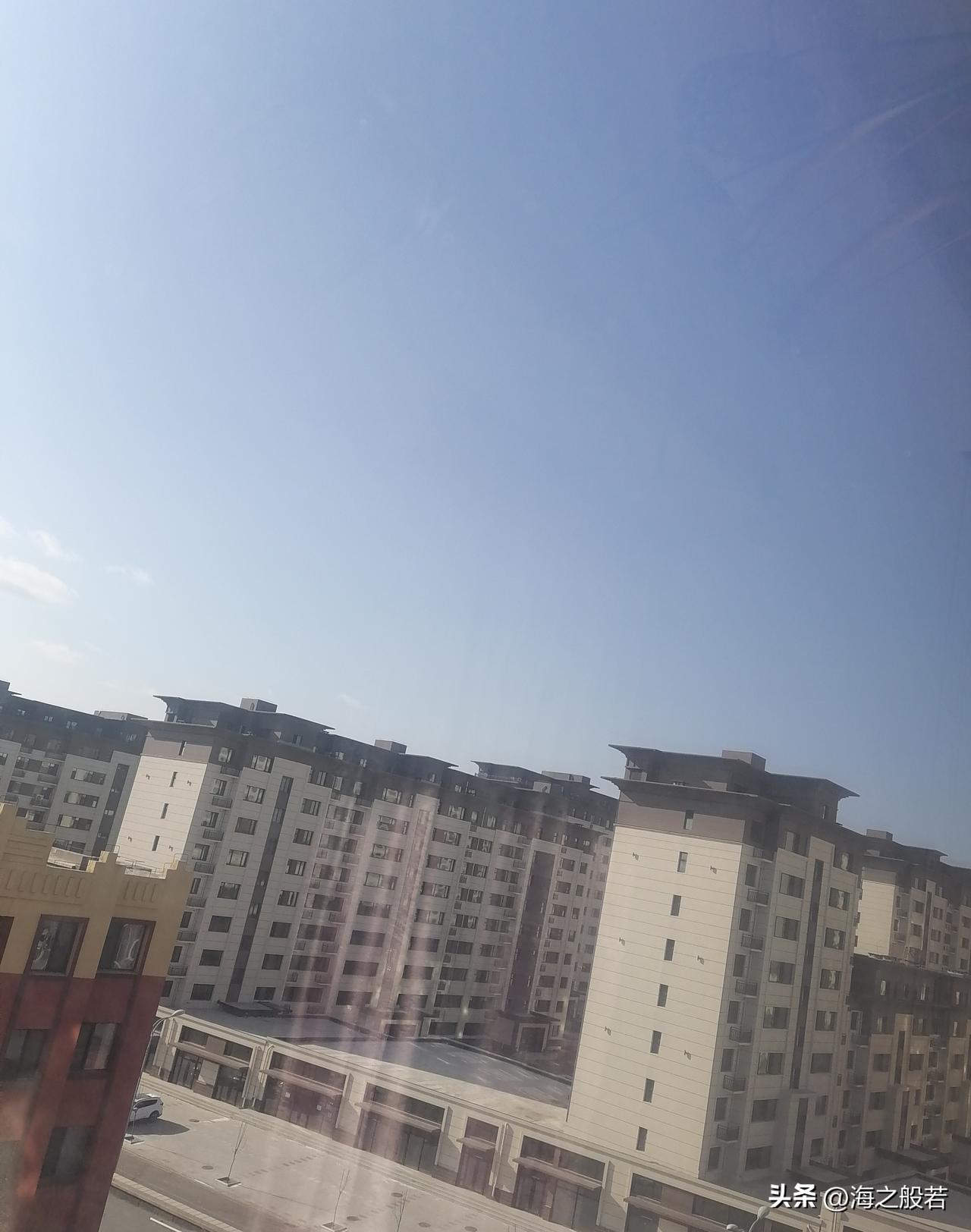 回家了，身体的每一个细胞都是放松又愉悦的。老爸依然精神矍铄，在电梯门口等着我，一