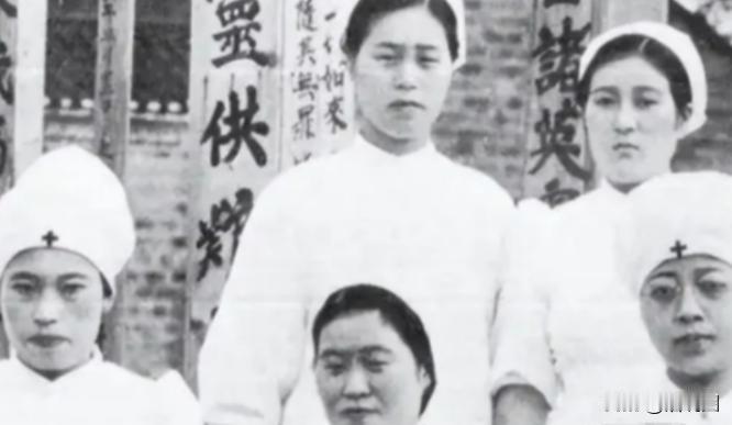 “国仇家恨，永生难忘！”1946年的除夕夜，一群女护士，在“吃药”的借口下，将毒