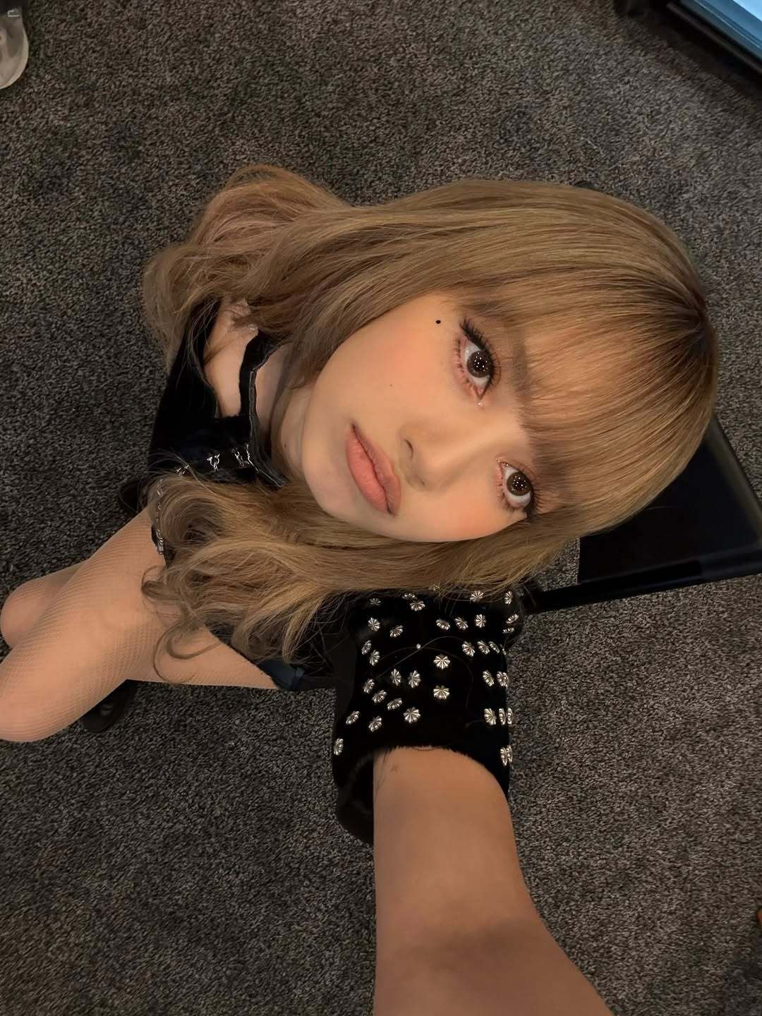 萌萌萌萌萌呐丽莎[捂嘴哭]lisa ​​​