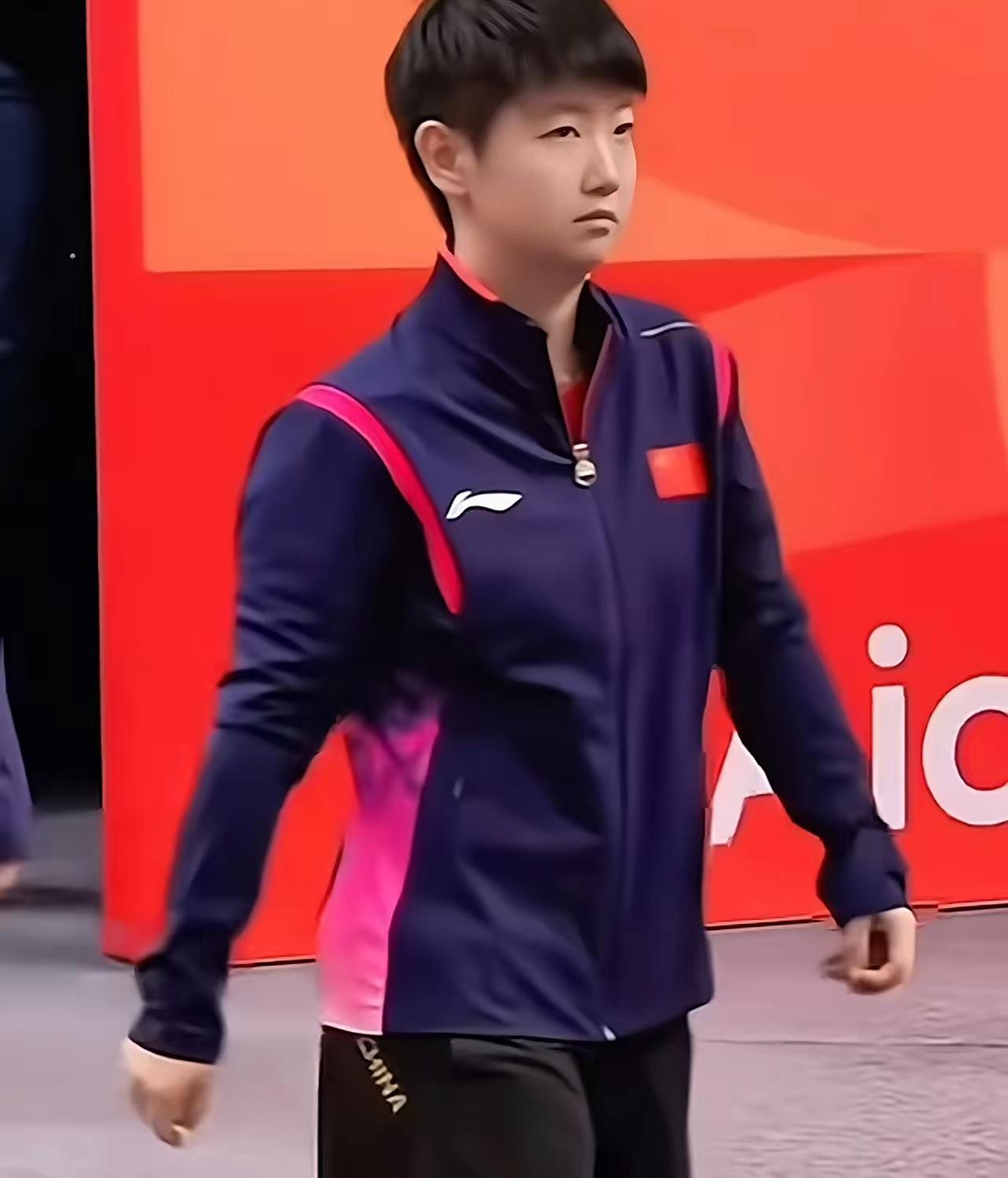 发现了一个定律，基本上莎莎拿银牌的时候，金牌必须是中国的！
果然能够打败孙颖莎的