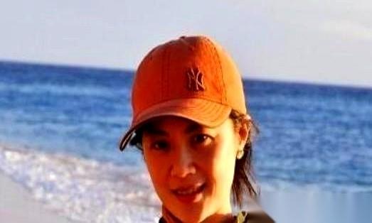 你知道吗，当年央视那个最有才情的女主持姜丰，现在上海一个培训班里教小孩英语。
就