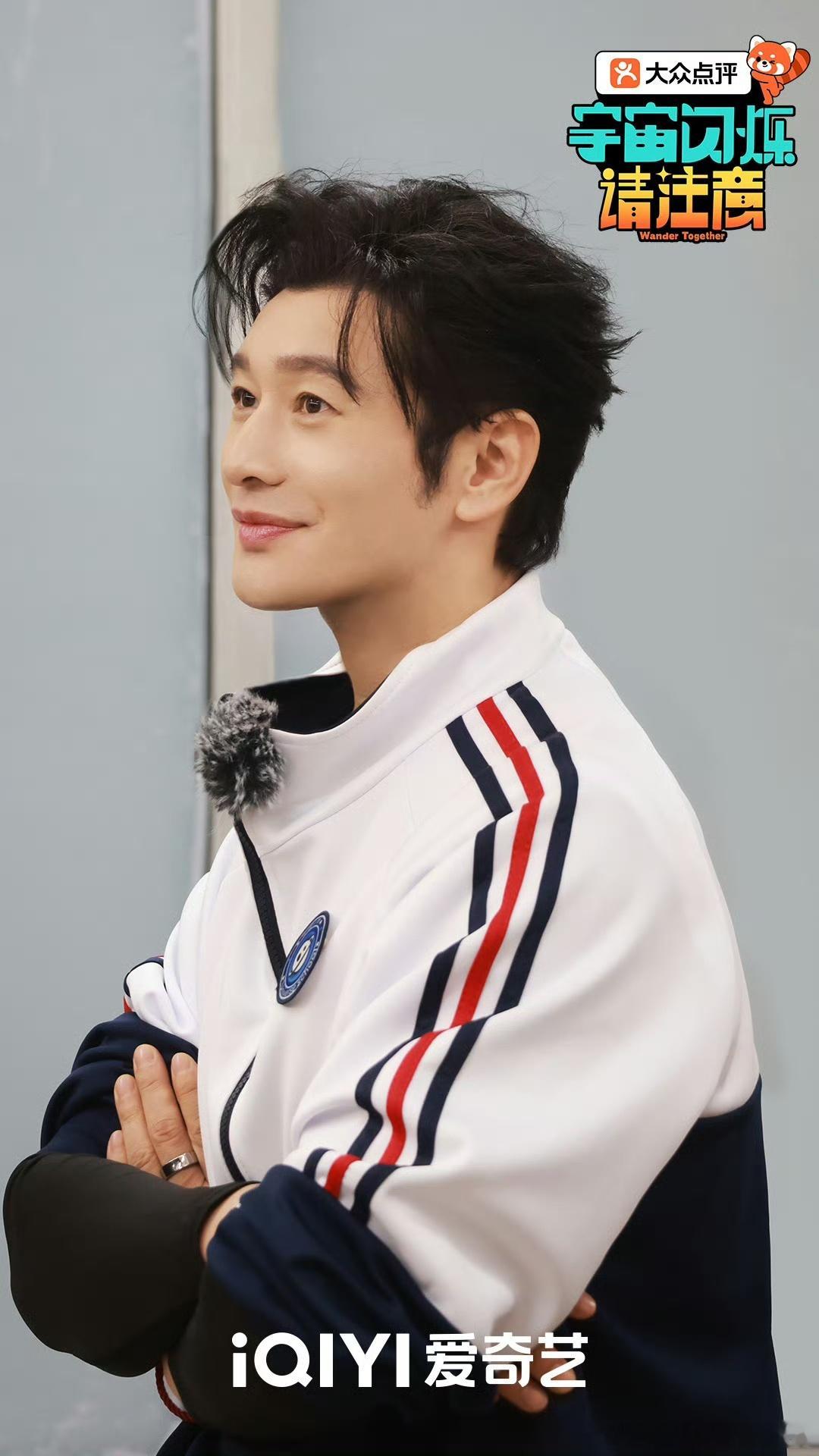 黄晓明《宇宙闪烁请注意》乐山站 黄晓明 在烟火中探寻青春的记忆  在最新一期的《