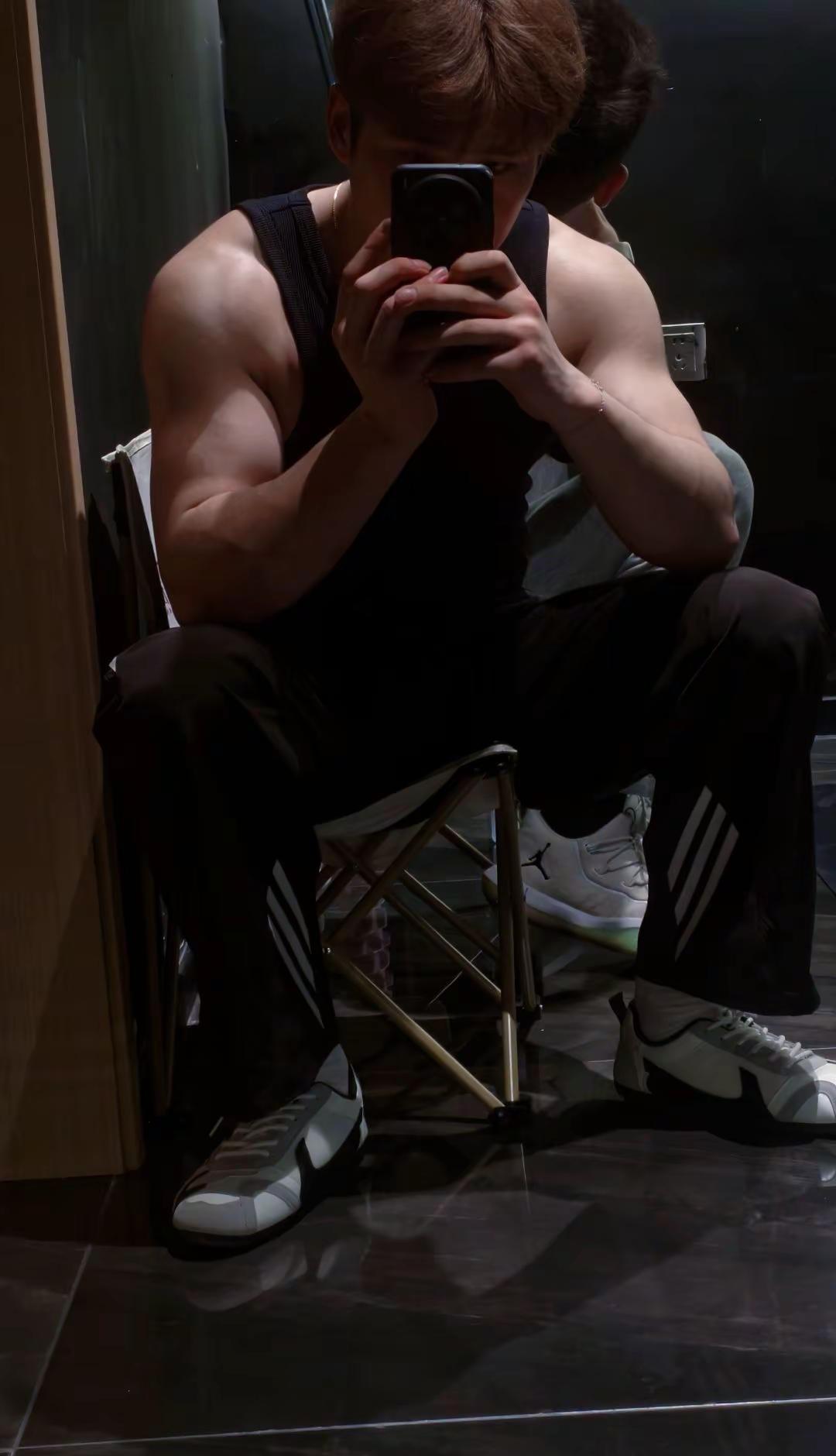 不喝对不起嘴 喝了找不到北  半夜起来找水 早上起来后悔 再喝扇嘴原相机走拍 训