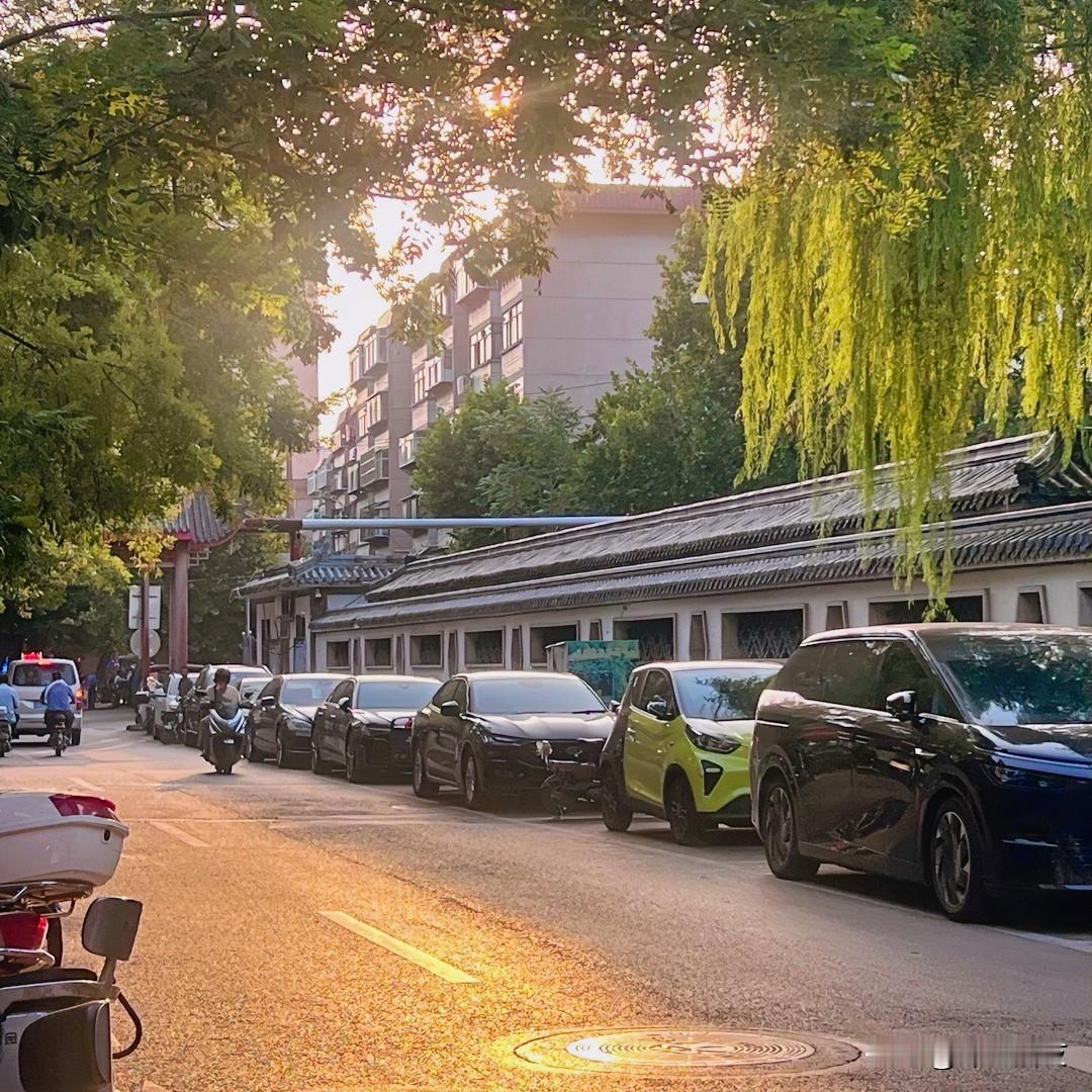 靠追风口去赚红利吗？去改变人生吗？
其实你最大红利是个人身体健康。

内卷严重的