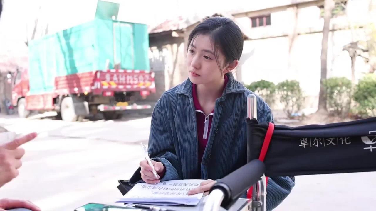 《主角》播出了10集不见主角出场，在这个什么都讲究快的年代，张艺谋与张嘉益选择了