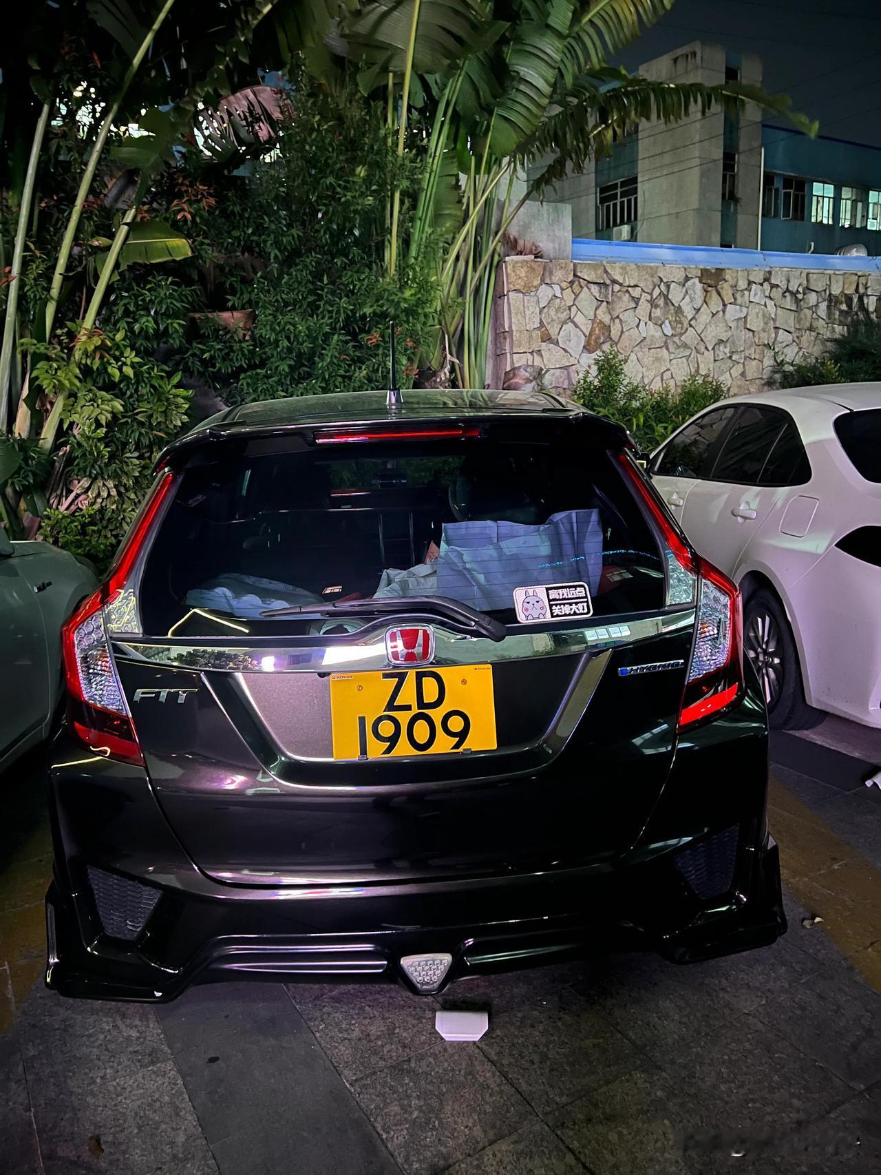 中山坦洲街头的澳门牌照汽车，

这些车以传统燃油车日系居多，

车型大部分都是1