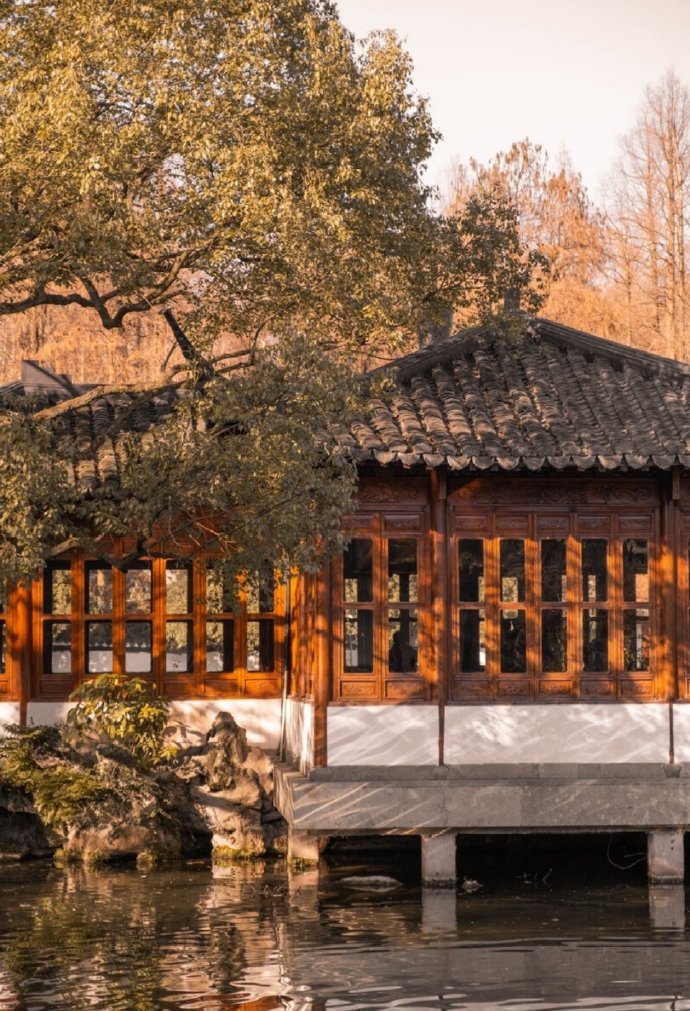 昨日种种，皆成今我，切莫思量，更莫哀，从今往后，怎么收获，怎么栽。——胡适