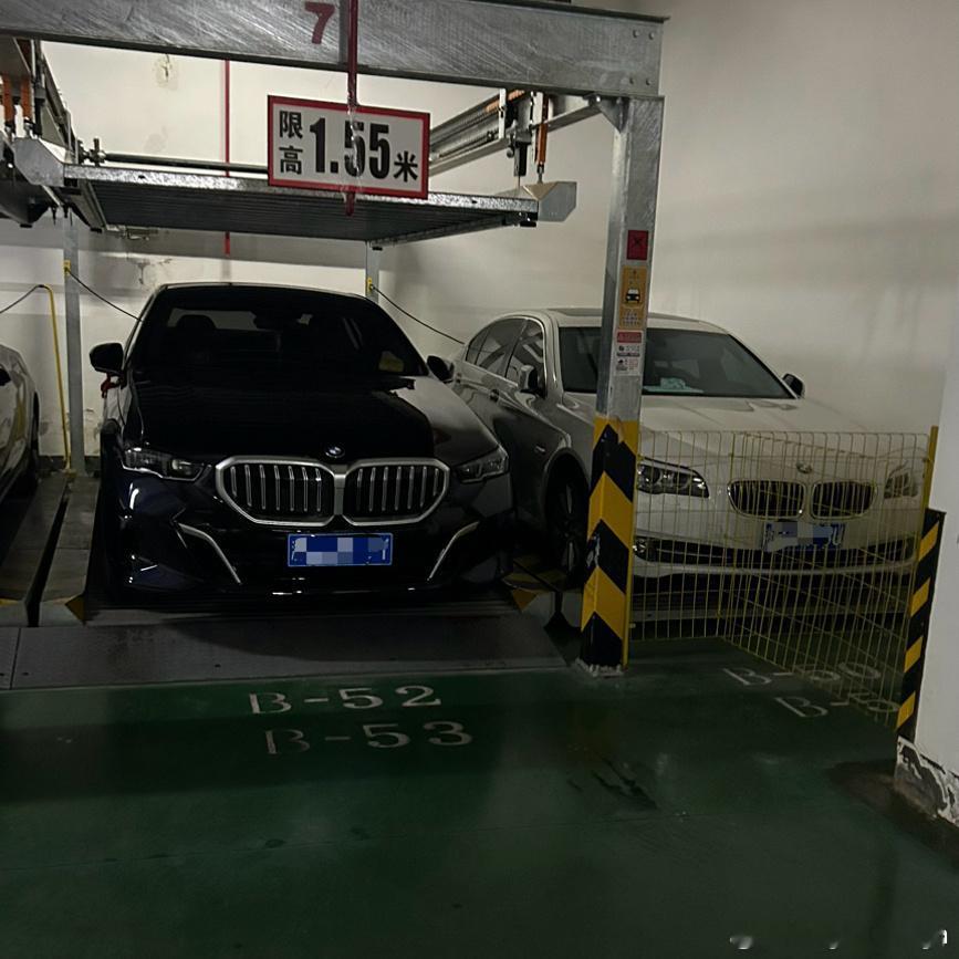 偶遇新老5系，新5前脸看着还是不错的，但也只限于这个前脸[裂开]话说边上的老5你