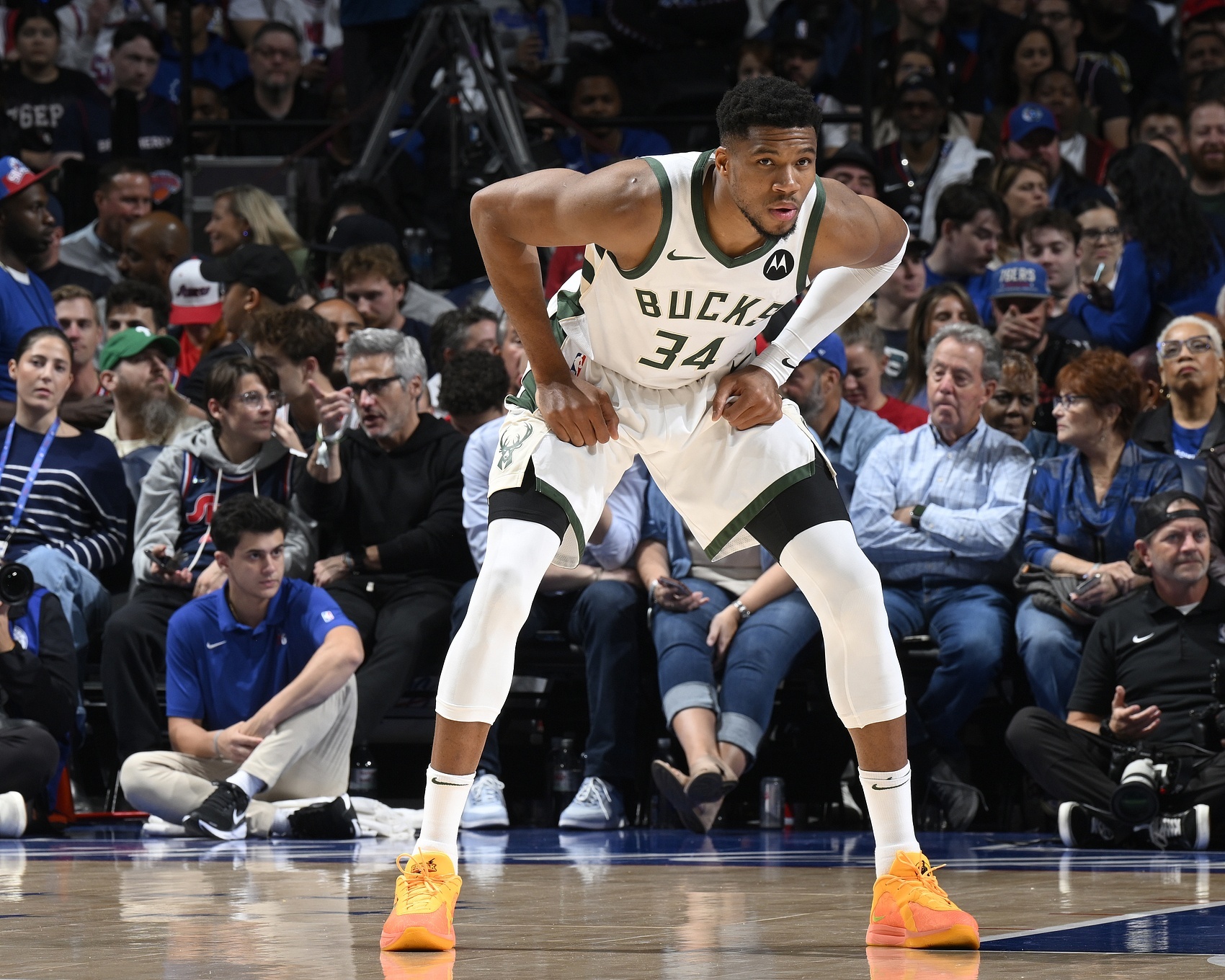 shams：多位消息人士称，雄鹿让字母哥休战的决定导致他错失了耐克代言合同中一项