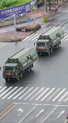 洪水围困校园多日！60米钢铁方舟破浪驰援，数千师生瞬间破防
 受台风“美莎克”叠