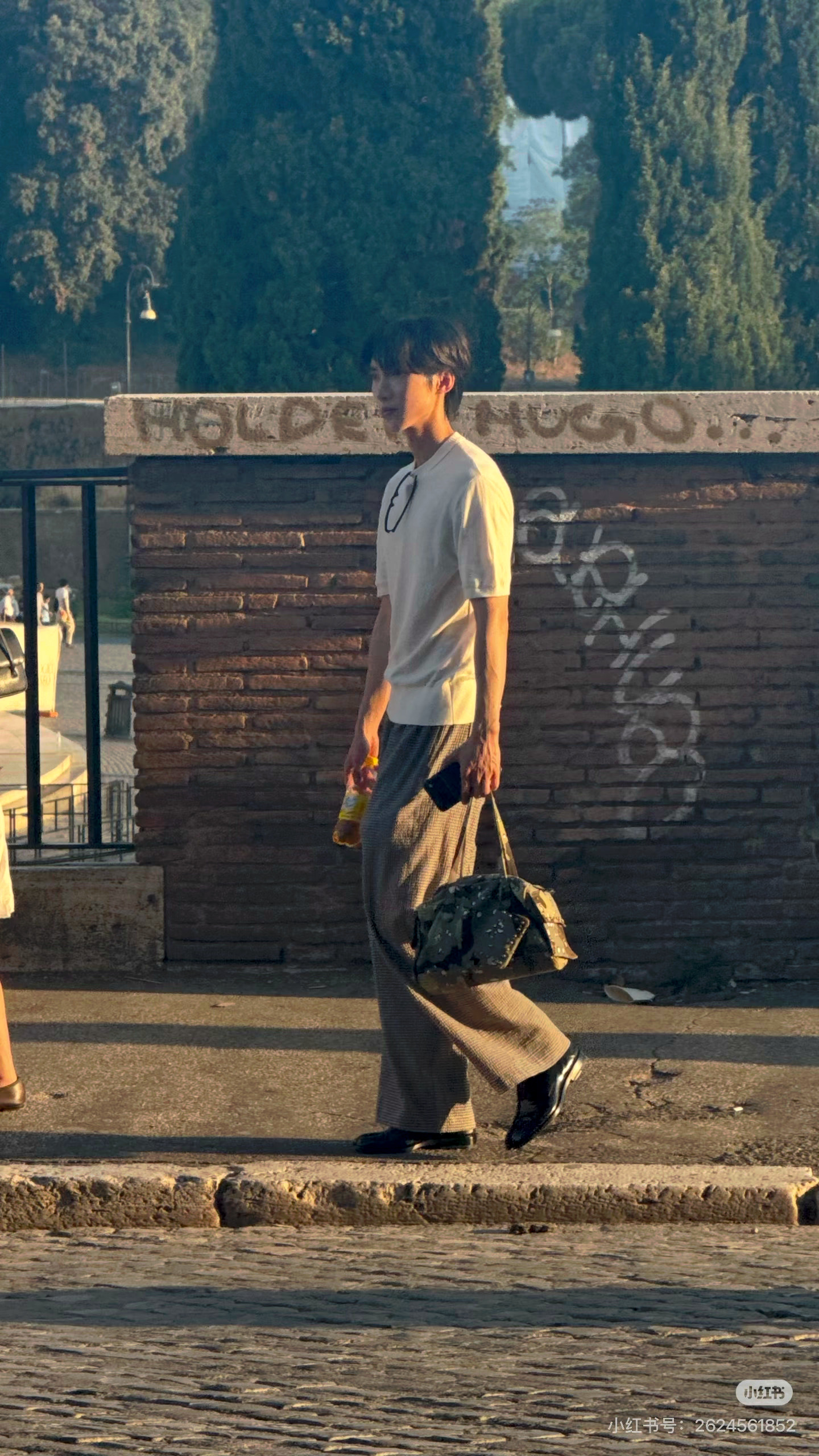 罗马偶遇赵磊qko，看起来挺幸福的罗马偶遇赵磊qko网友偶遇赵磊qko