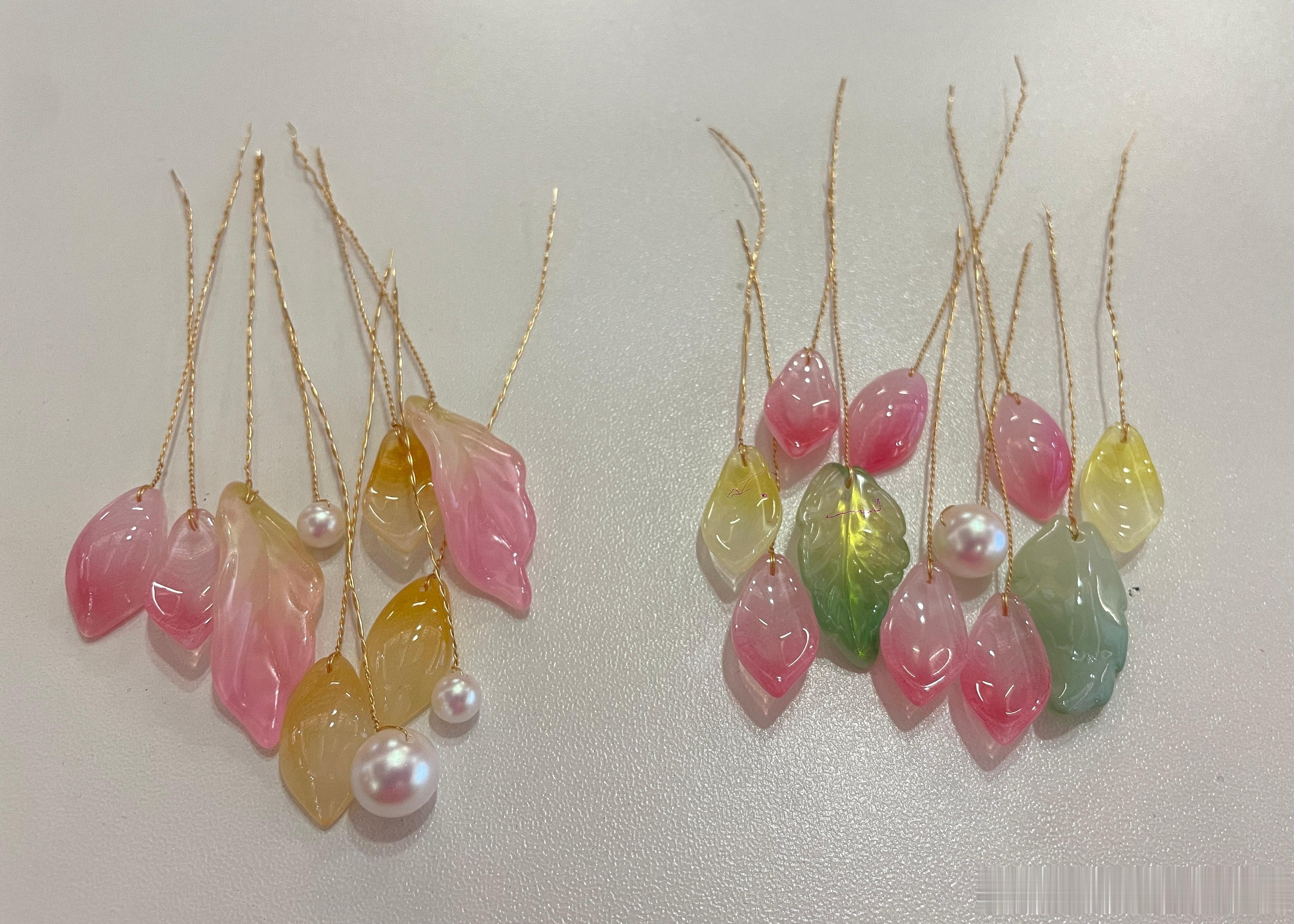 生活手记别人买发簪，我“造”发簪。从铜丝掐花瓣的谨慎，到丝线缠花朵的温柔，再到环