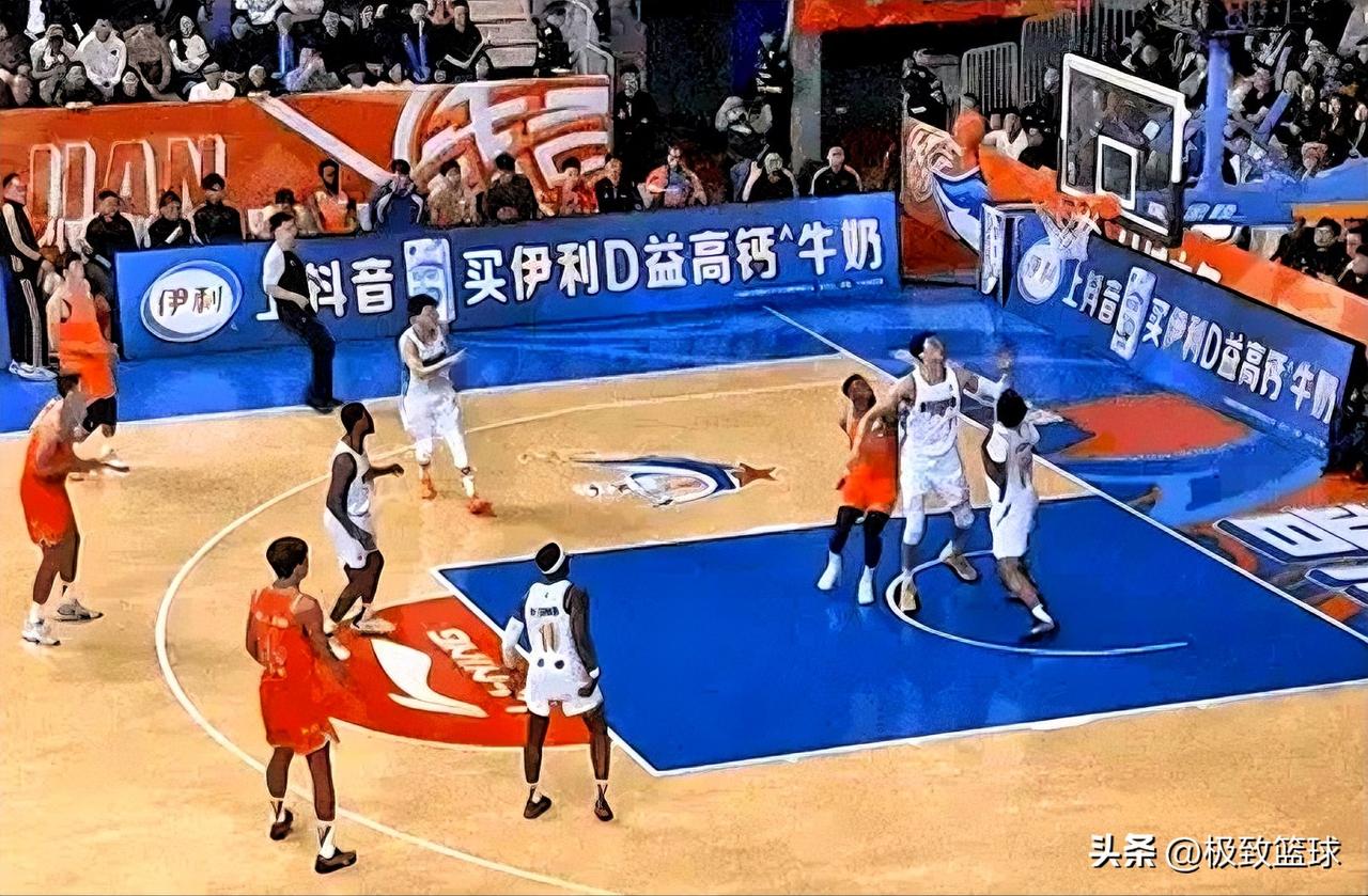 周琦误伤了福建小外援皮特森！在今日北京对阵福建的第二节比赛中，皮特森半场最后一攻