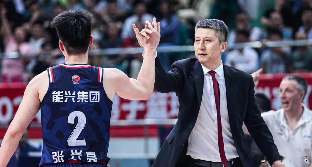 有点碎三观啊！今天下午CBA广州男篮发布了一条对队内球员张兴亮的处罚公告，原因则
