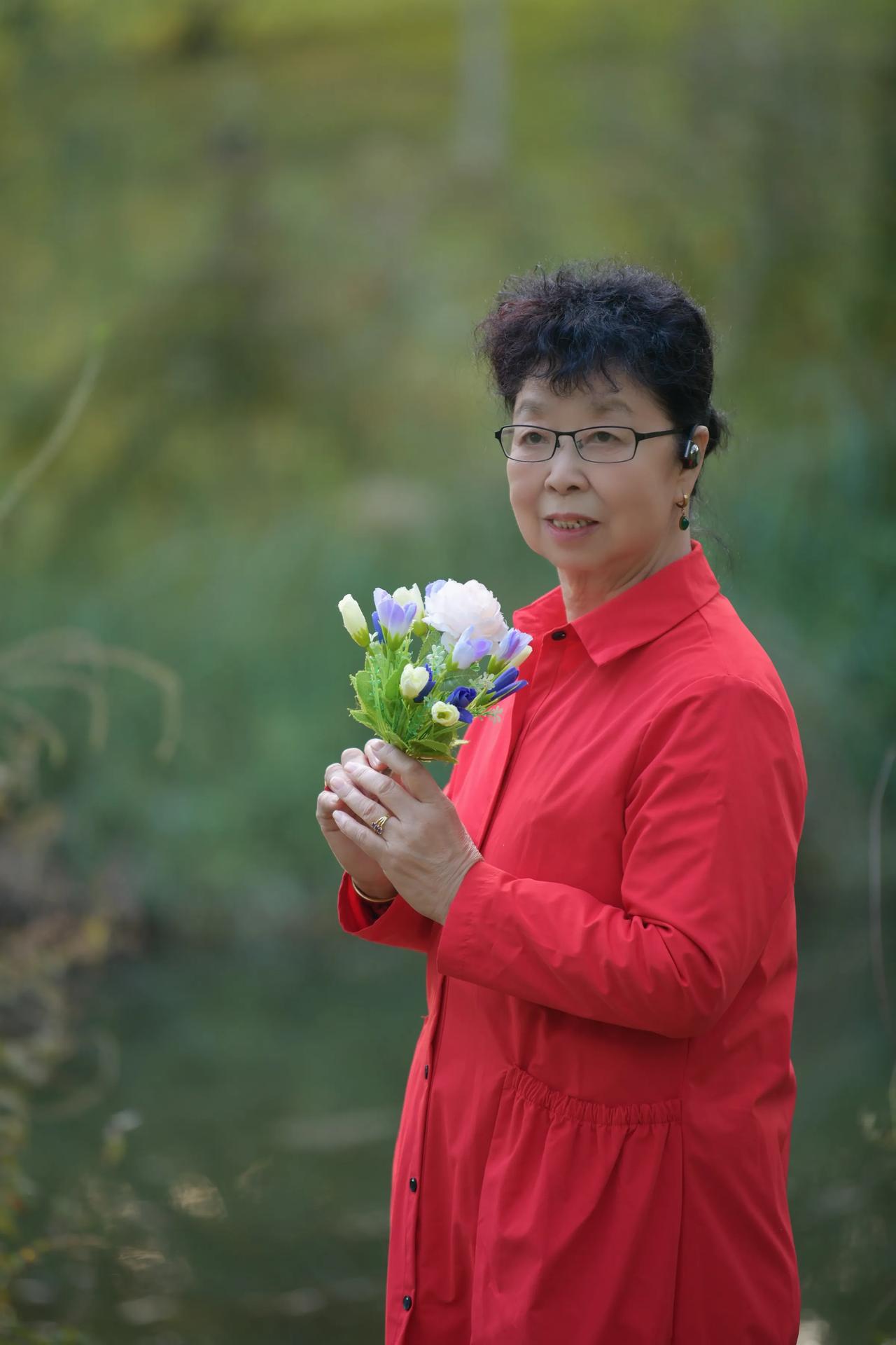 忘记年龄，做好自己应该做好得事情，开心快乐每一天！#优雅变老我# #晒出老年时光