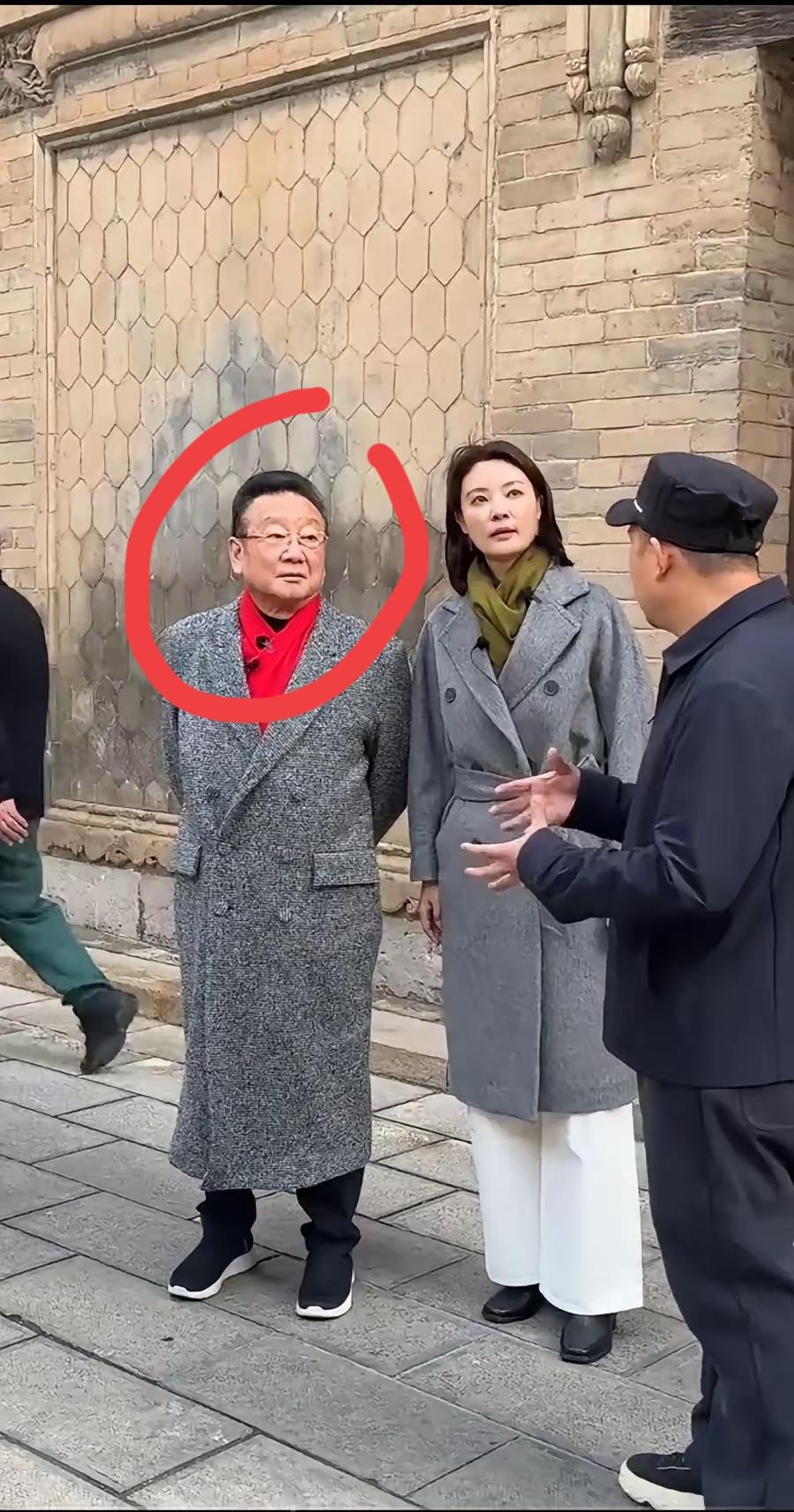 好面熟的明星啊！就是想不起来名字了
