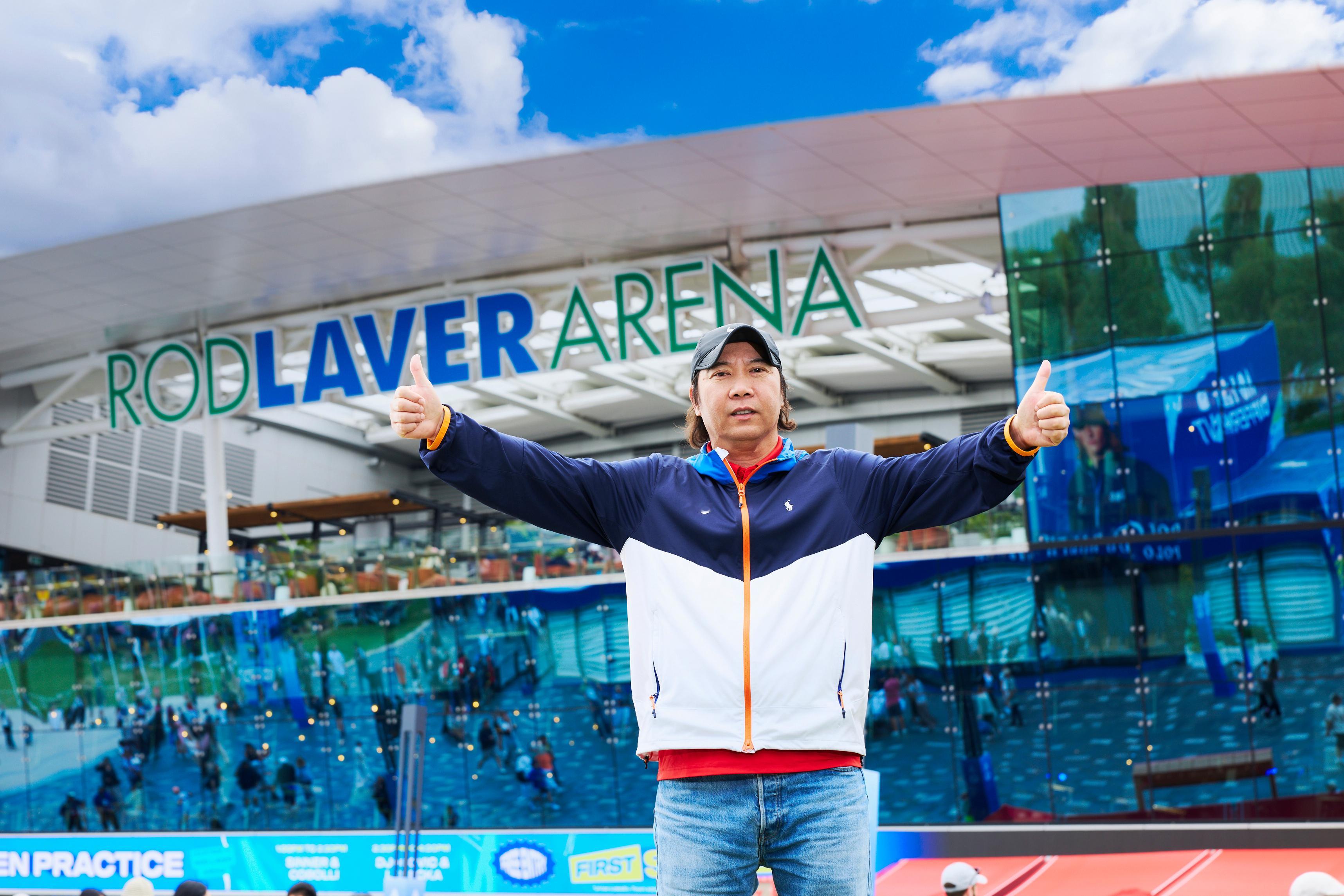 顺德三剑客马德安、张毅峰和温凯涛澳网罗德拉沃尔球场帅气合影！爱网球的球友眼神都有