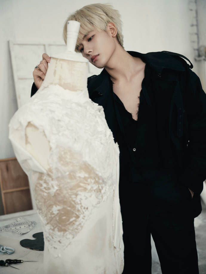 胡先煦金发深V 胡先煦马吉拉活动胡先煦马吉拉活动，胡先煦金发深V，小胡今日份活动