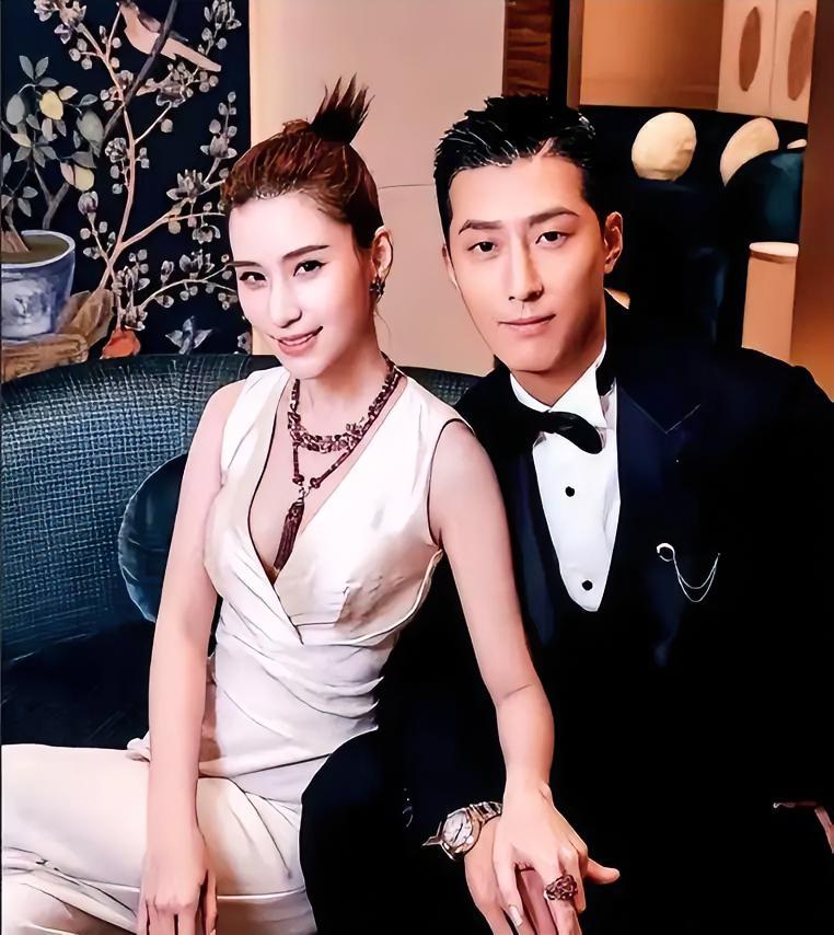 张嘉益演了三十年戏，第一次说不知道该怎么接。

是被窦骁逼的。

我刷到这条采访