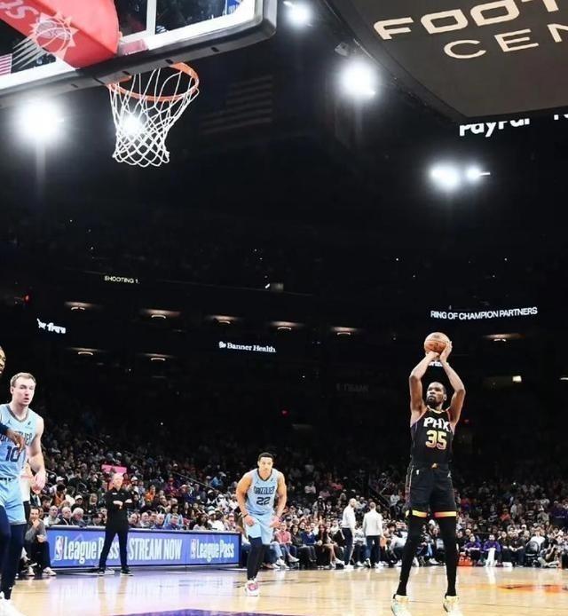 曾经在中国不可一世的 NBA，如今彻底凉透了。收视率暴跌、赞助商跑路，连央视都再