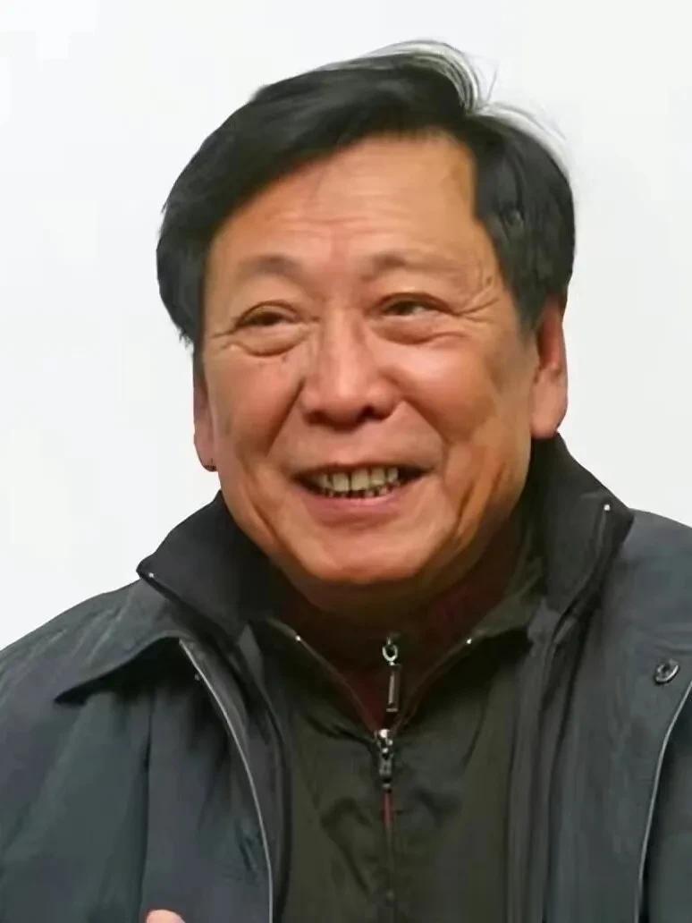 李幼斌：艺术卓越，贡献卓越，李幼斌，这位令人敬仰的艺术家，于1938年出生在北京