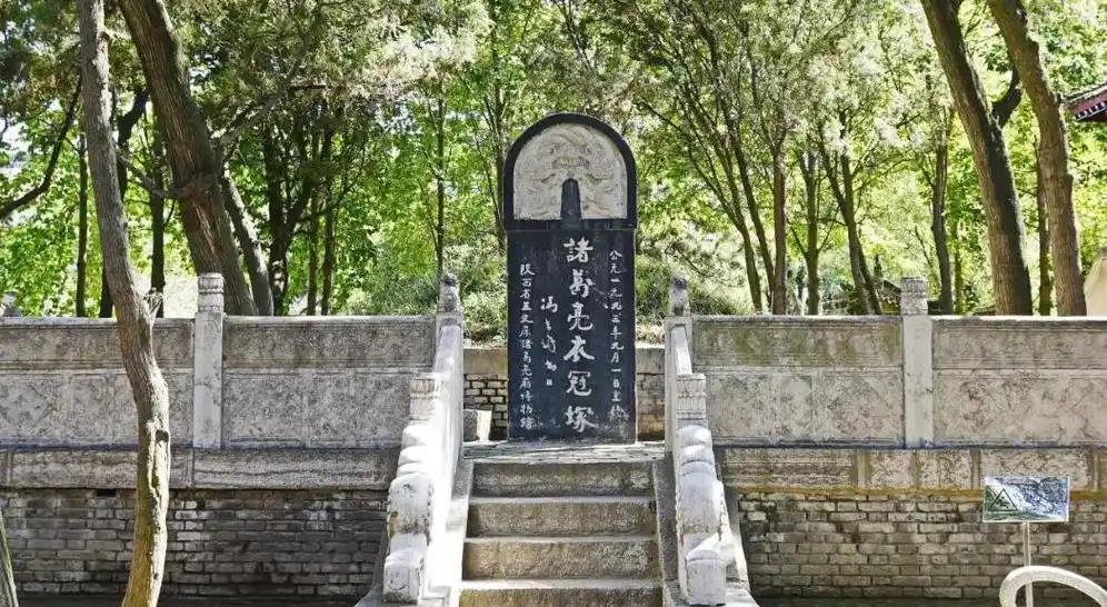 诸葛亮墓 1800 年无人敢盗，民间流传四大猜测，唯有野史记录最靠谱

熟悉三国