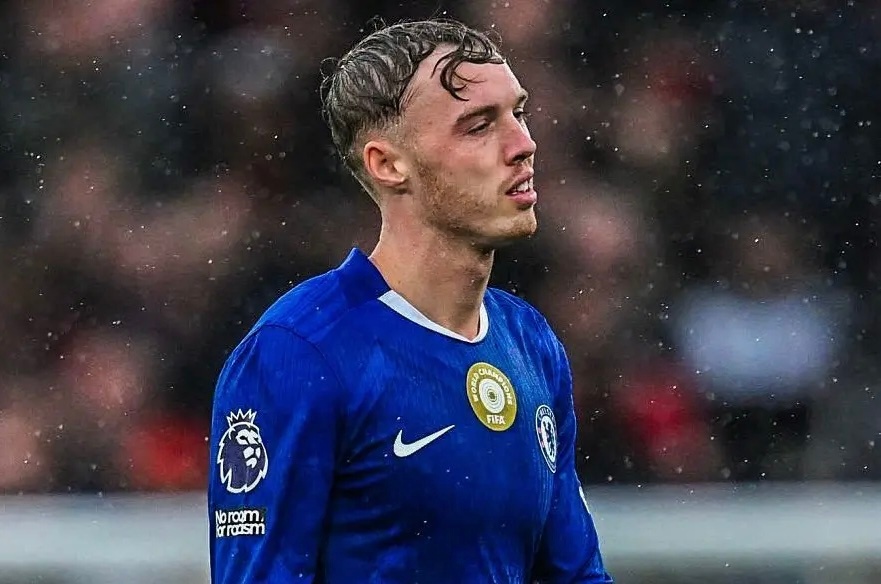 切尔西大将帕尔默离奇受伤。他在家撞到脚趾，导致脚趾骨折帕尔默会缺席对巴萨和阿森纳