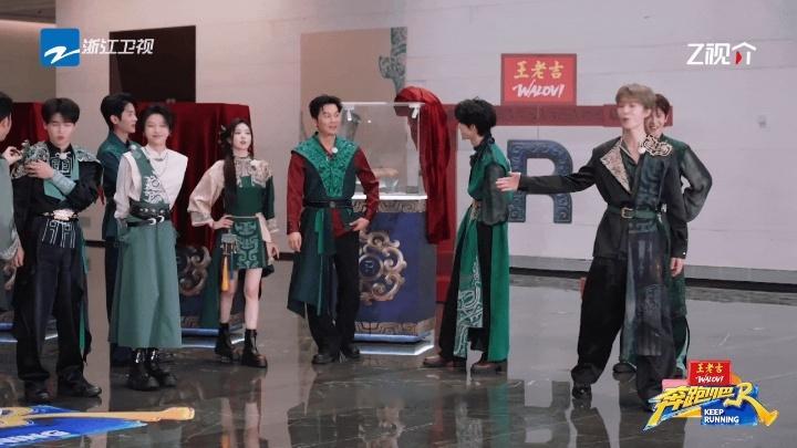 范丞丞话里有话范丞丞委婉替白鹿李晨发声奔跑吧 安阳这期跑男，范丞丞说话的方式跟平