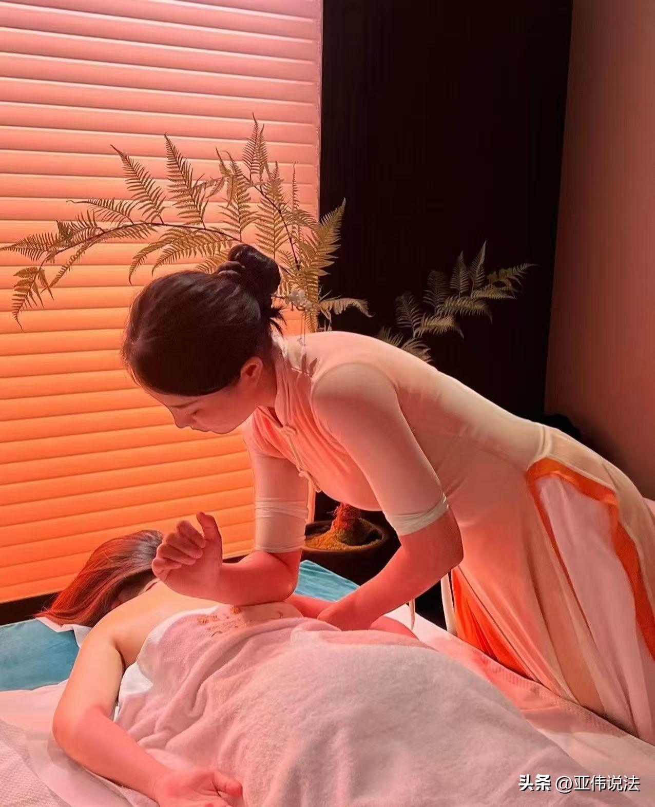 “服务行业卷成这样了吗？”广西南宁，男子发、现按摩店的菜单里，除了正常的按摩足浴