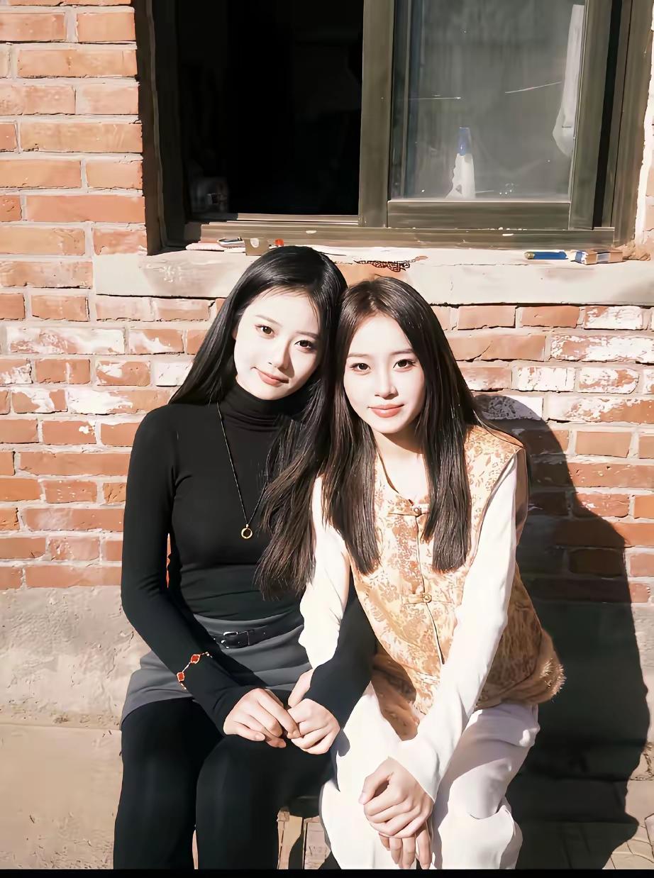 两大美女相依
