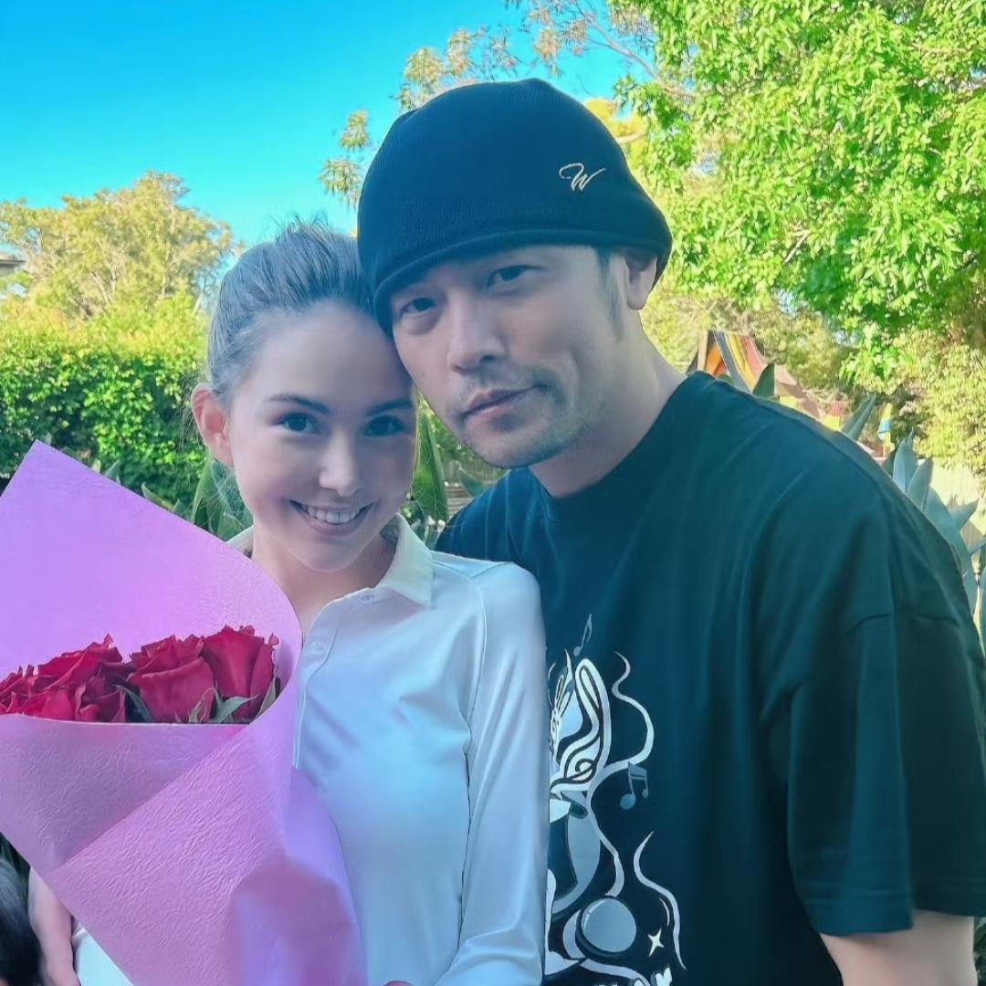 只要周杰伦不塌房
他的粉丝买不买账，根本不重要了！ 
他最大的本钱不是流量，也不