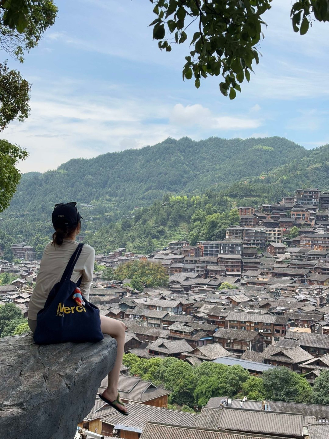 🏘️千户苗寨还是来了，虽然确实商业发展很成熟但是居然对杭州户籍免费！还要什么自