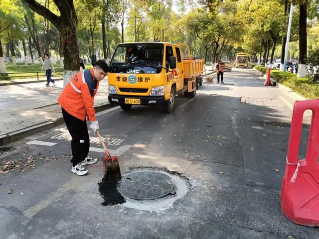 城管头条｜全力清淤疏堵，守护城市“排水生命线”