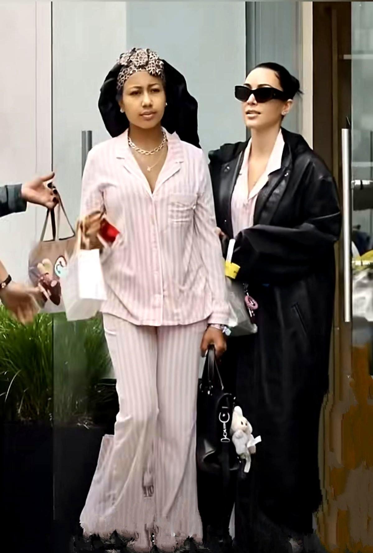 外国女孩子身体发育成熟的那么早，真的令人害怕。

金·卡戴珊12岁的女儿Nort