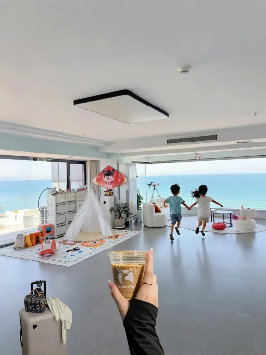 烟台！后沙广场！海景大落地窗！可住4人的平