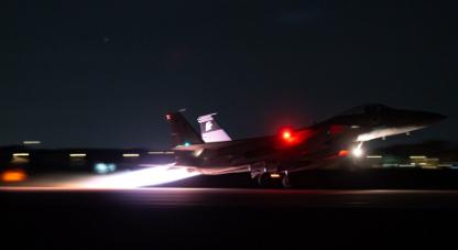 伊朗现在要小心一点，就是美国现在对伊朗释放的谈判信号不是递给伊朗的橄榄枝，而是美