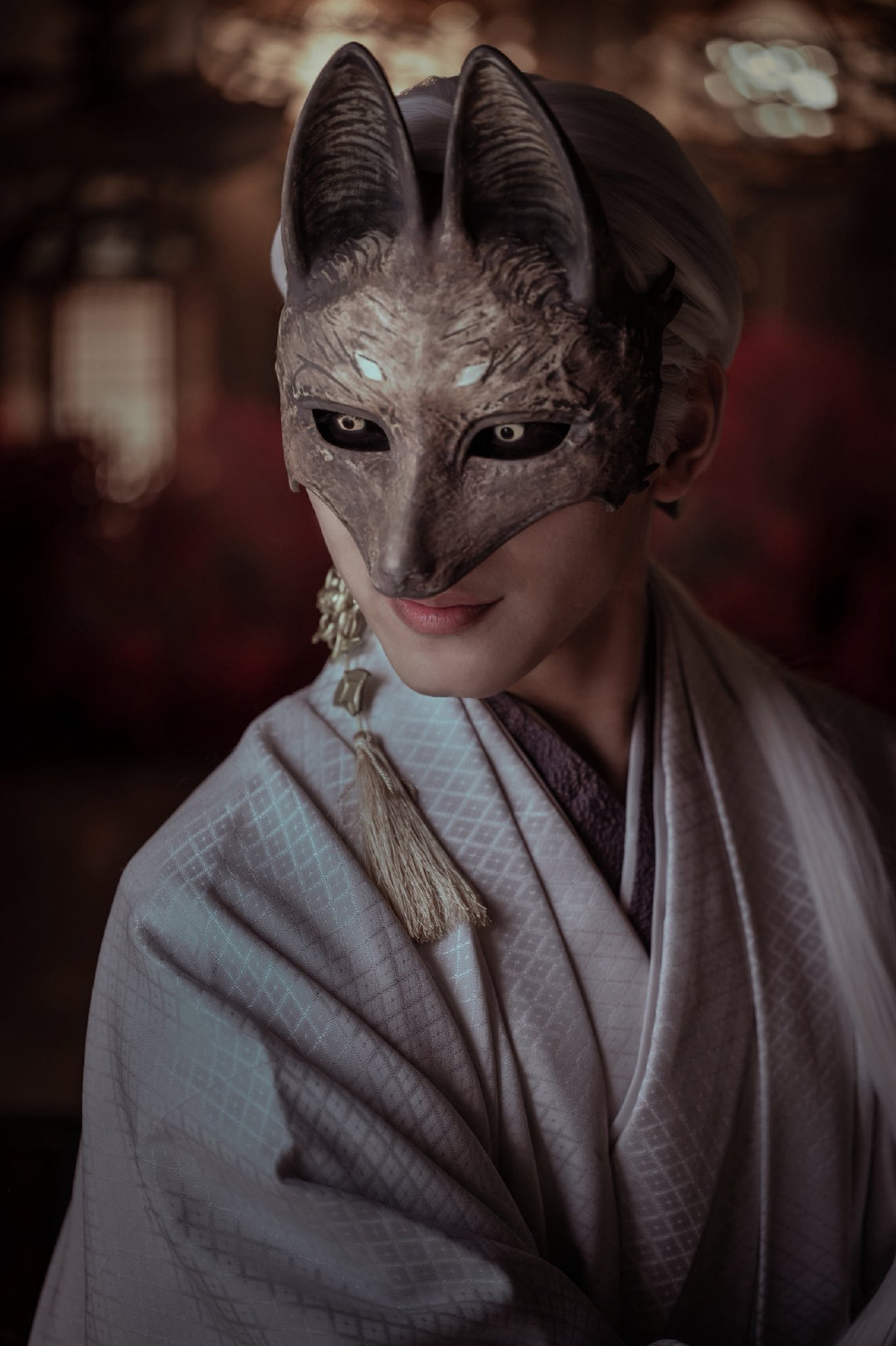 【这回真是“本色出演”了】《寂静岭f》狐面男脸模「泰江和明」COS的狐面男。 