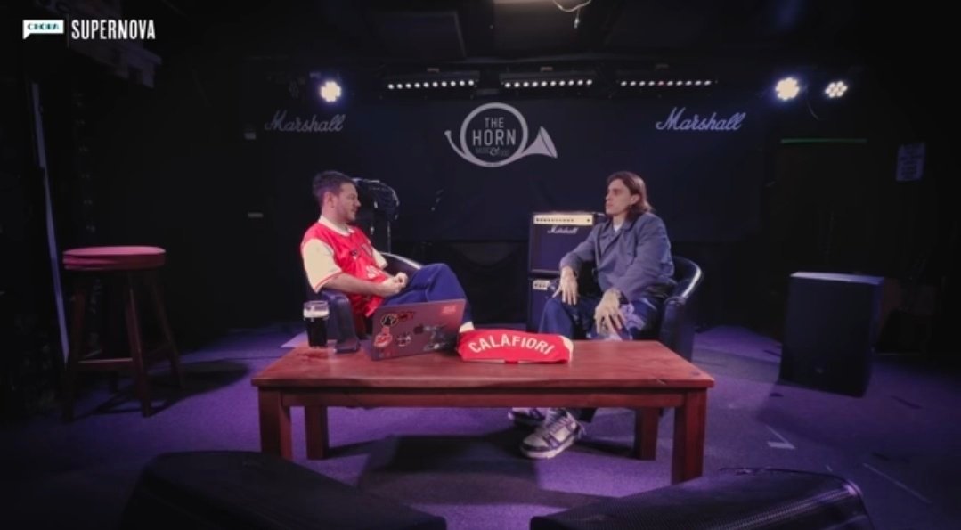 卡拉菲奥里谈伦敦生活：“我不开车，出门都有司机接送。我宁愿在这儿不开车。我没有车