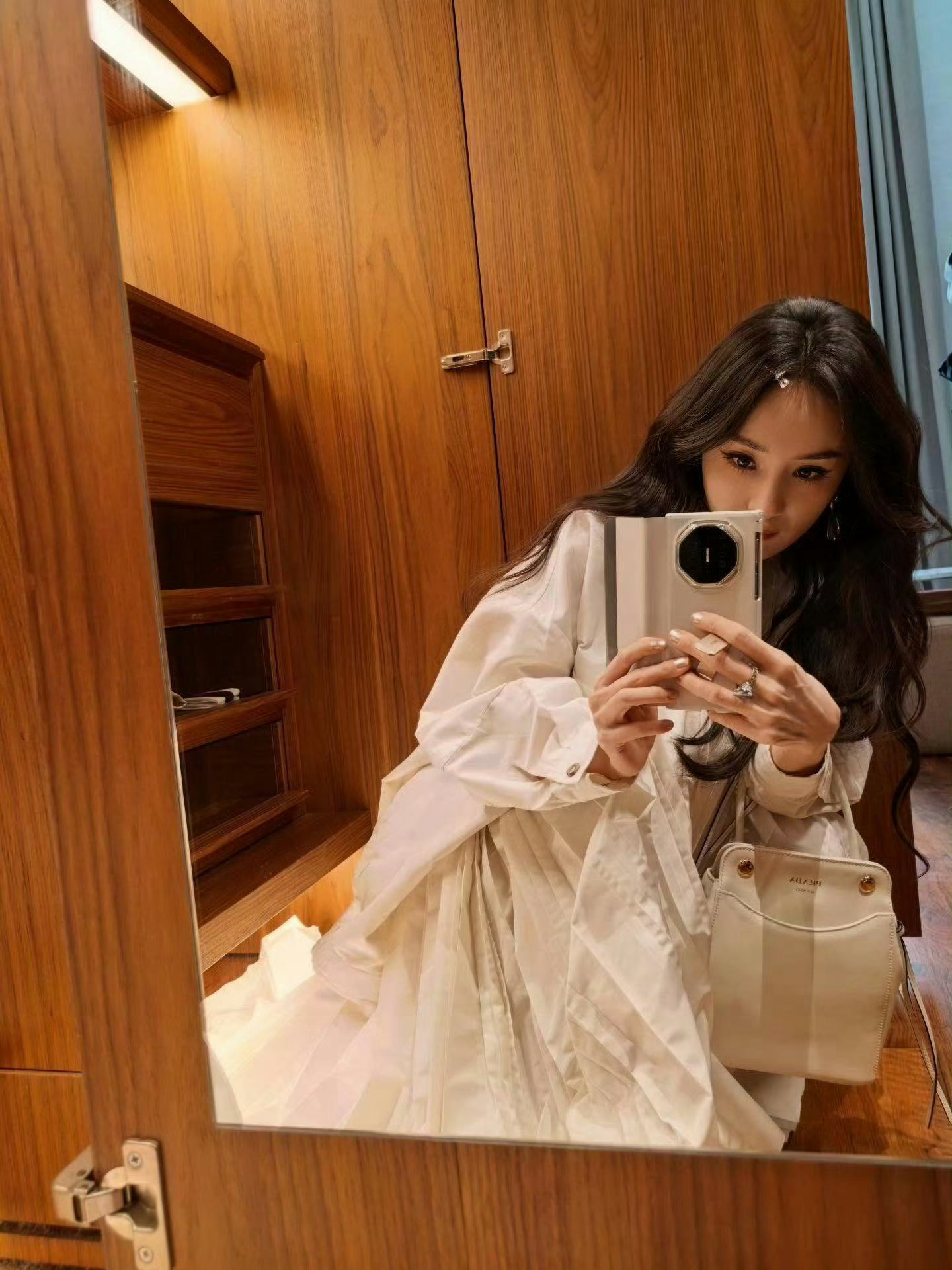 美美闪耀米兰 含三折叠量极高杨幂更新ins18宫格