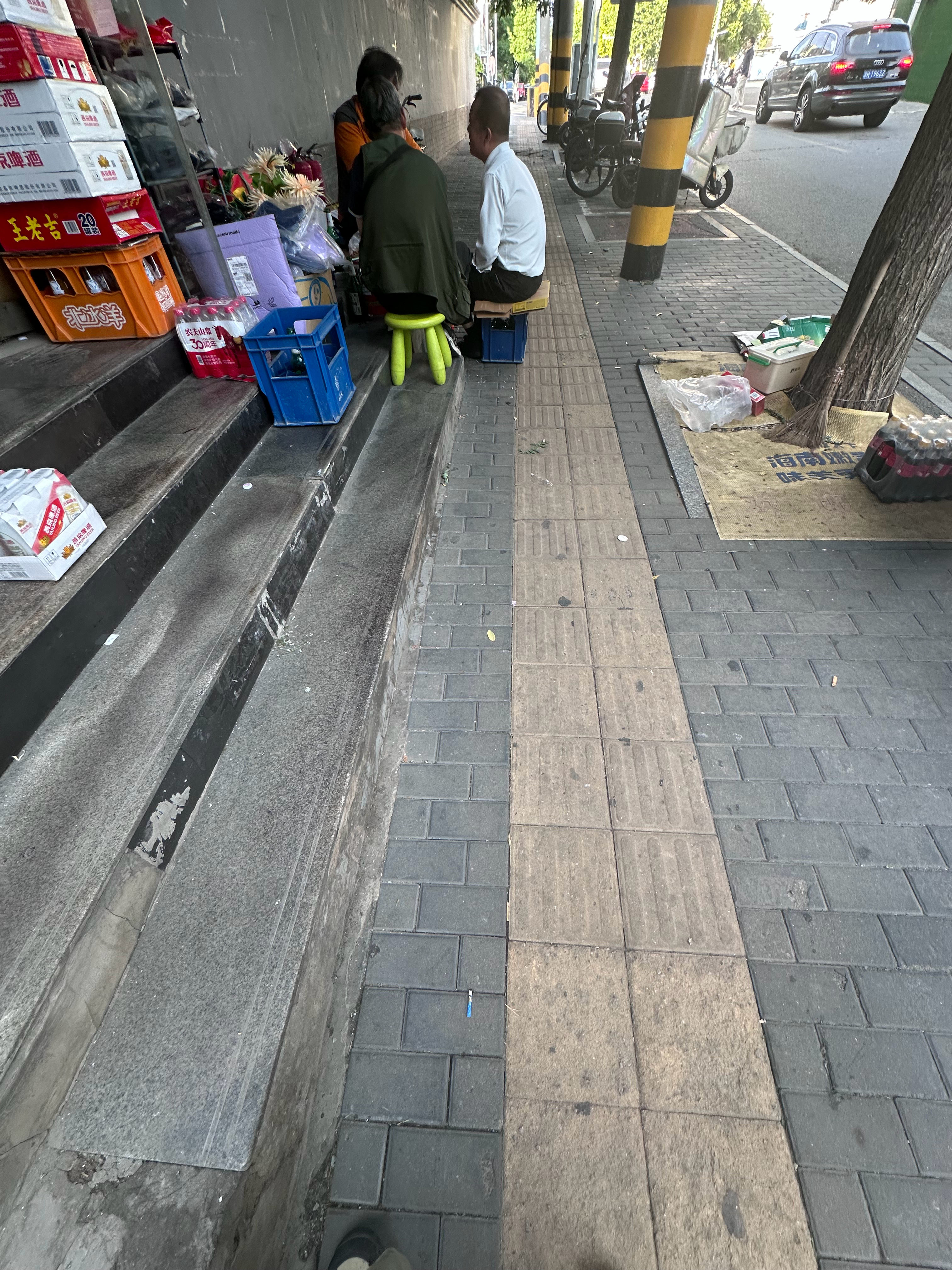 小卖部买点东西  听了一耳朵门口仨大爷侃大山 塞莱斯 莎拉波娃 一会格拉夫和阿加