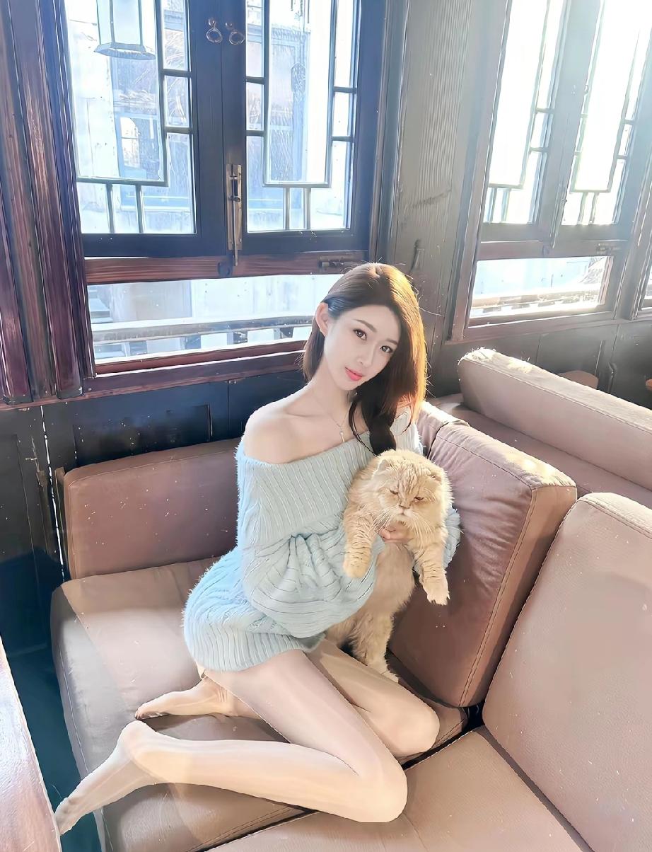 谁若不珍惜，
趁早就远离。
别为烂人哭，
别为破事堵。
感情别执着，
执着受折磨