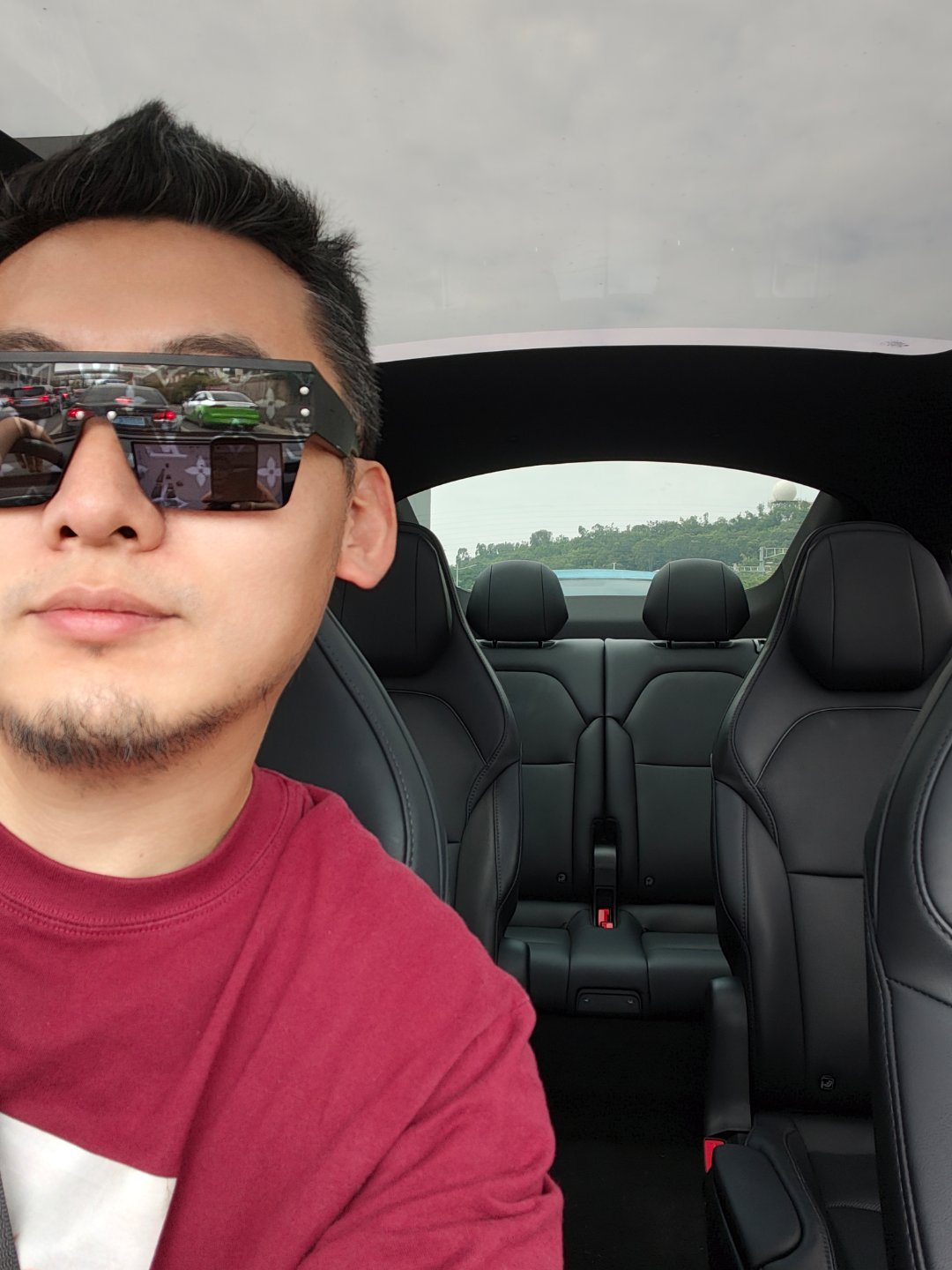 落地三亚啦~特斯拉说给我准备了一台yyy,这车改款前后，开着完全就是2台车！！！